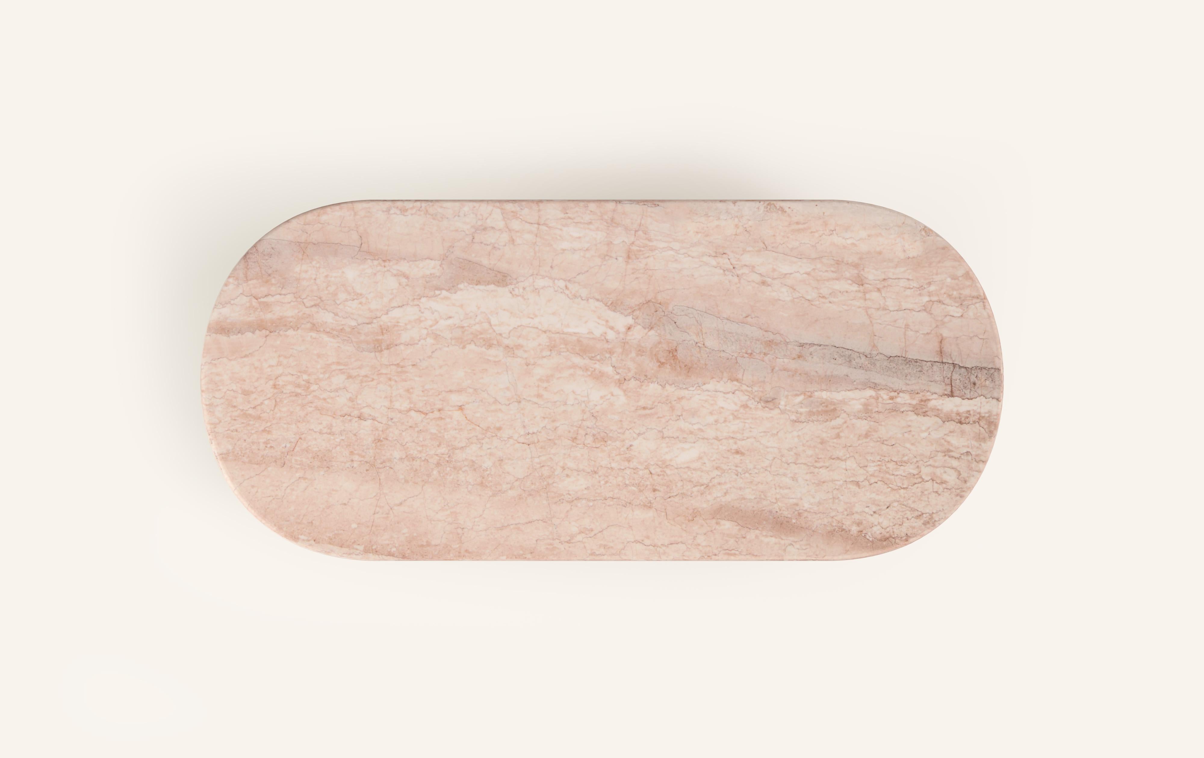 FORM(LA) table de salle à manger ovale Fluta 108 L x 48 L x 30 H marbre Rosa Crema Neuf - En vente à Los Angeles, CA