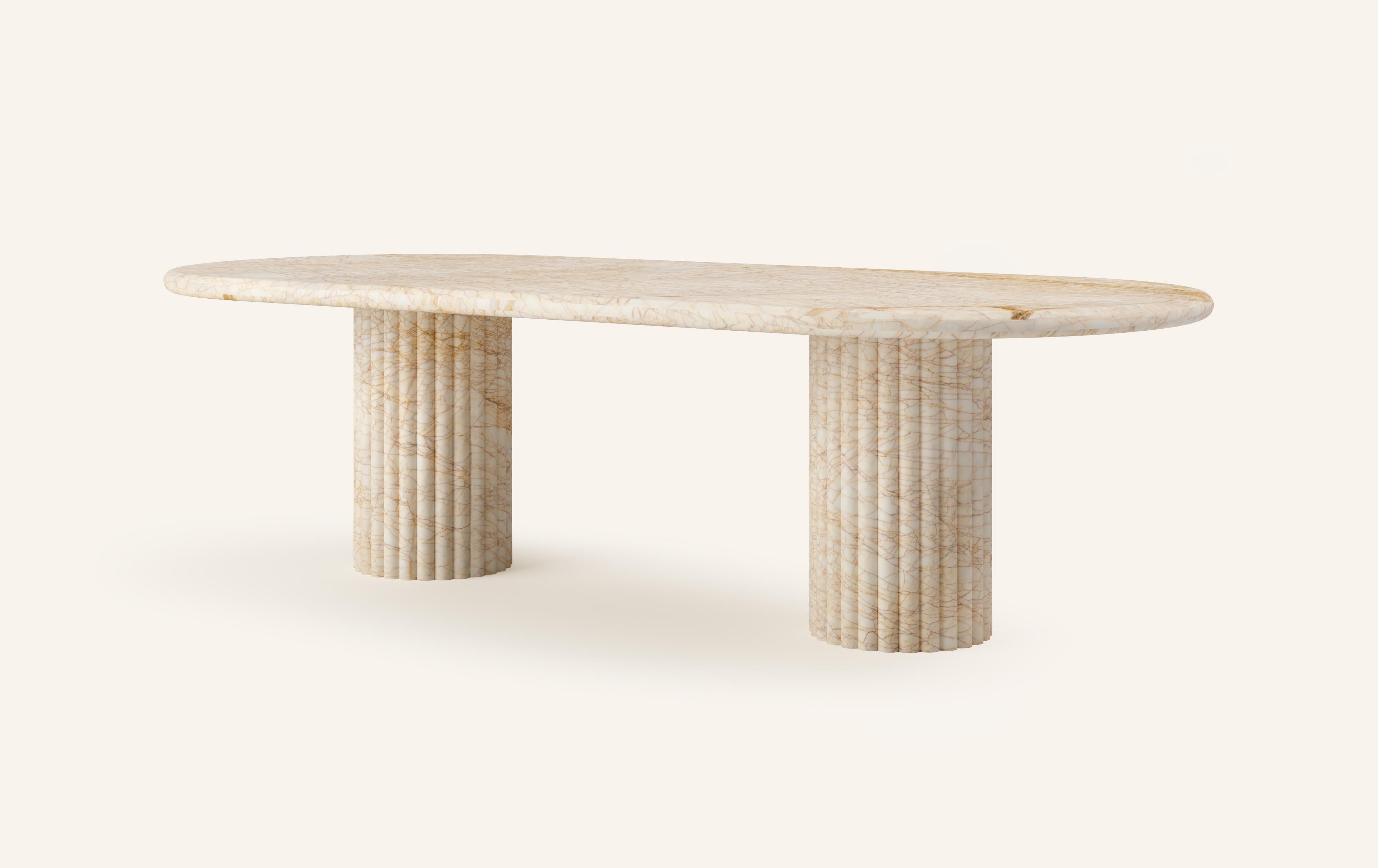 Organique FORM (LA) table de salle à manger ovale Fluta 118 L x 48 W x 30 H marbre araignée doré en vente