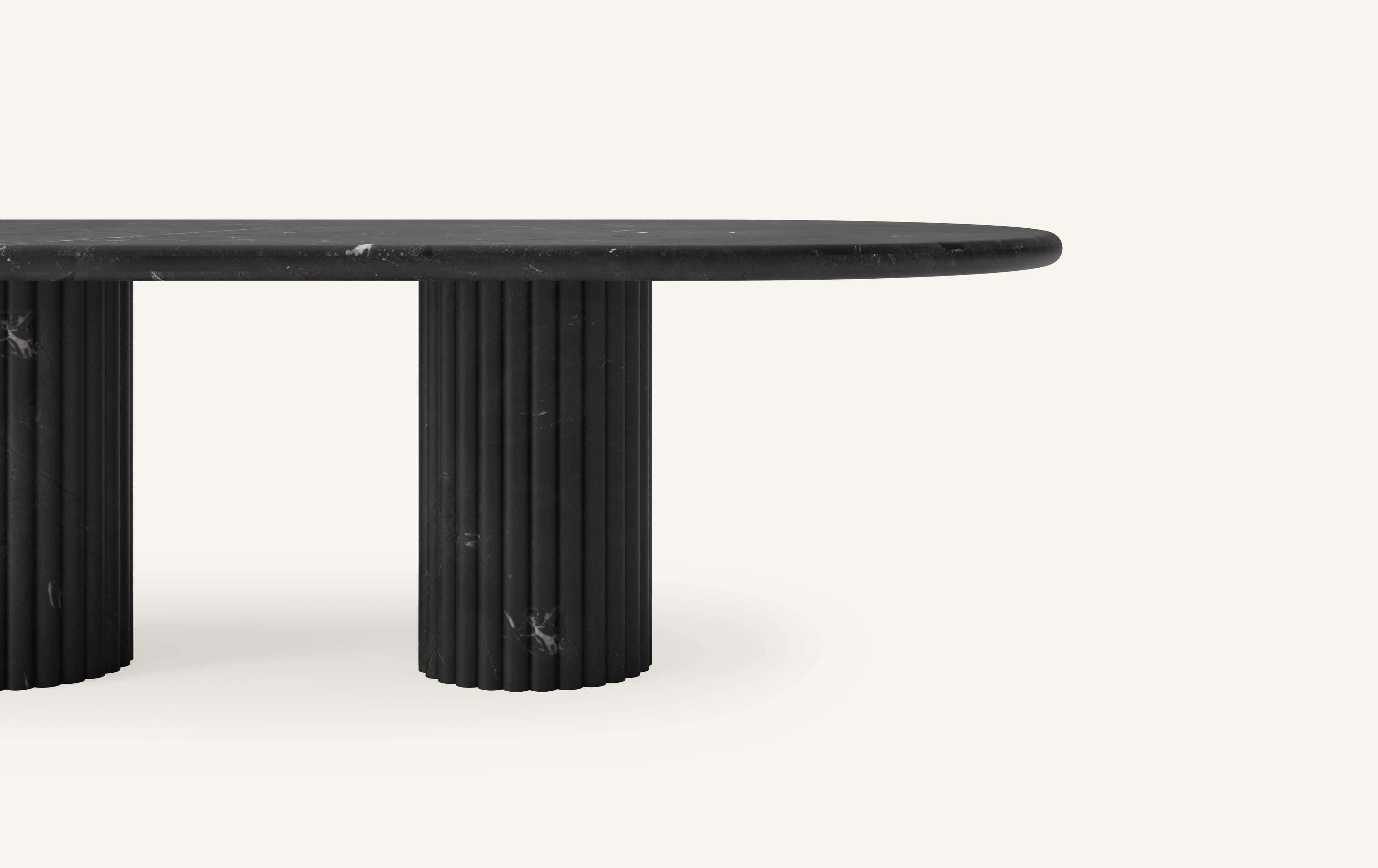 Américain FORM (LA) Table de salle à manger ovale Fluta 144 L x 48 W x 30 H Quartzite Negresco en vente