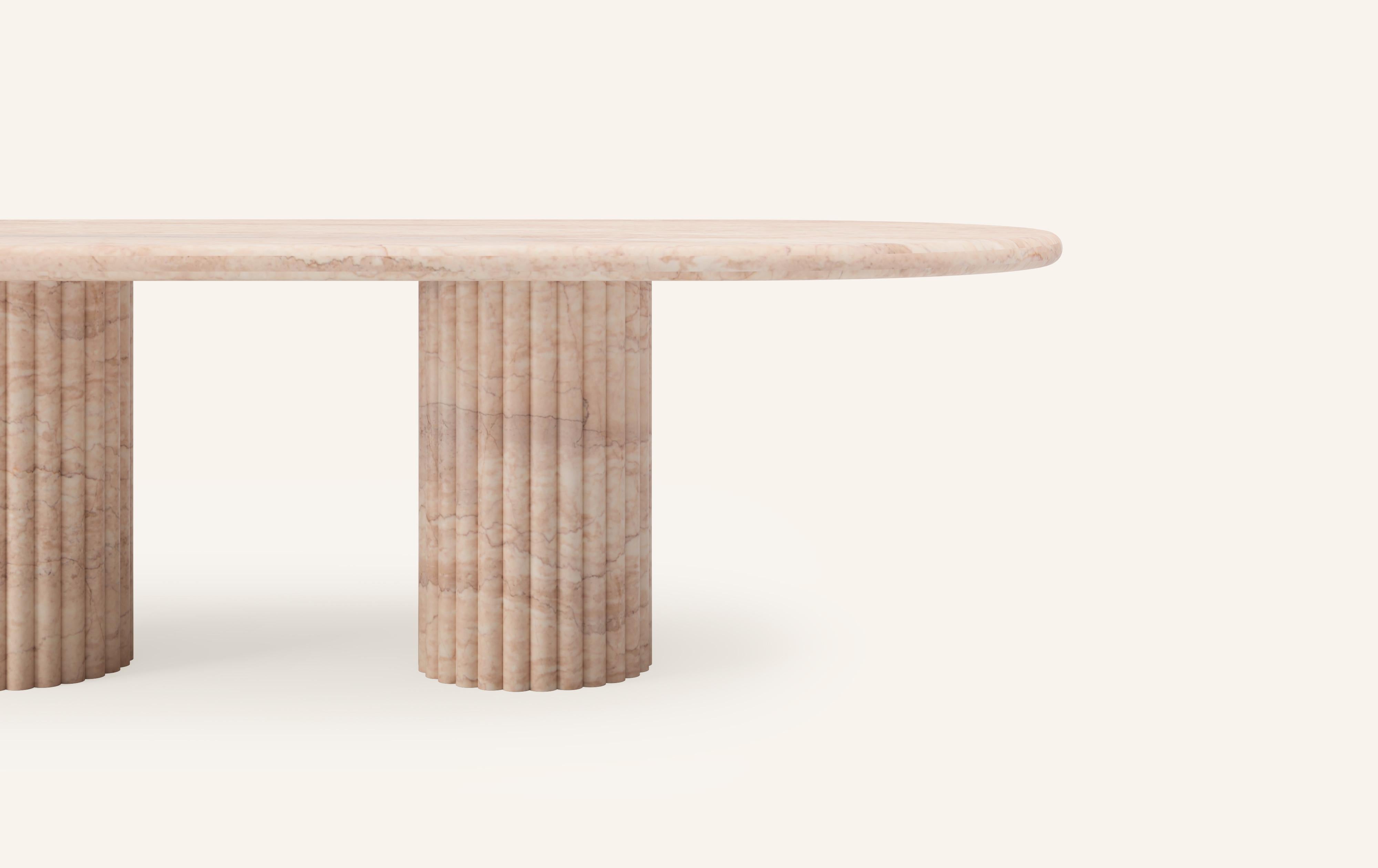 Américain FORM(LA) table de salle à manger ovale Fluta 144 L x 48 L x 30 H marbre Rosa Crema en vente