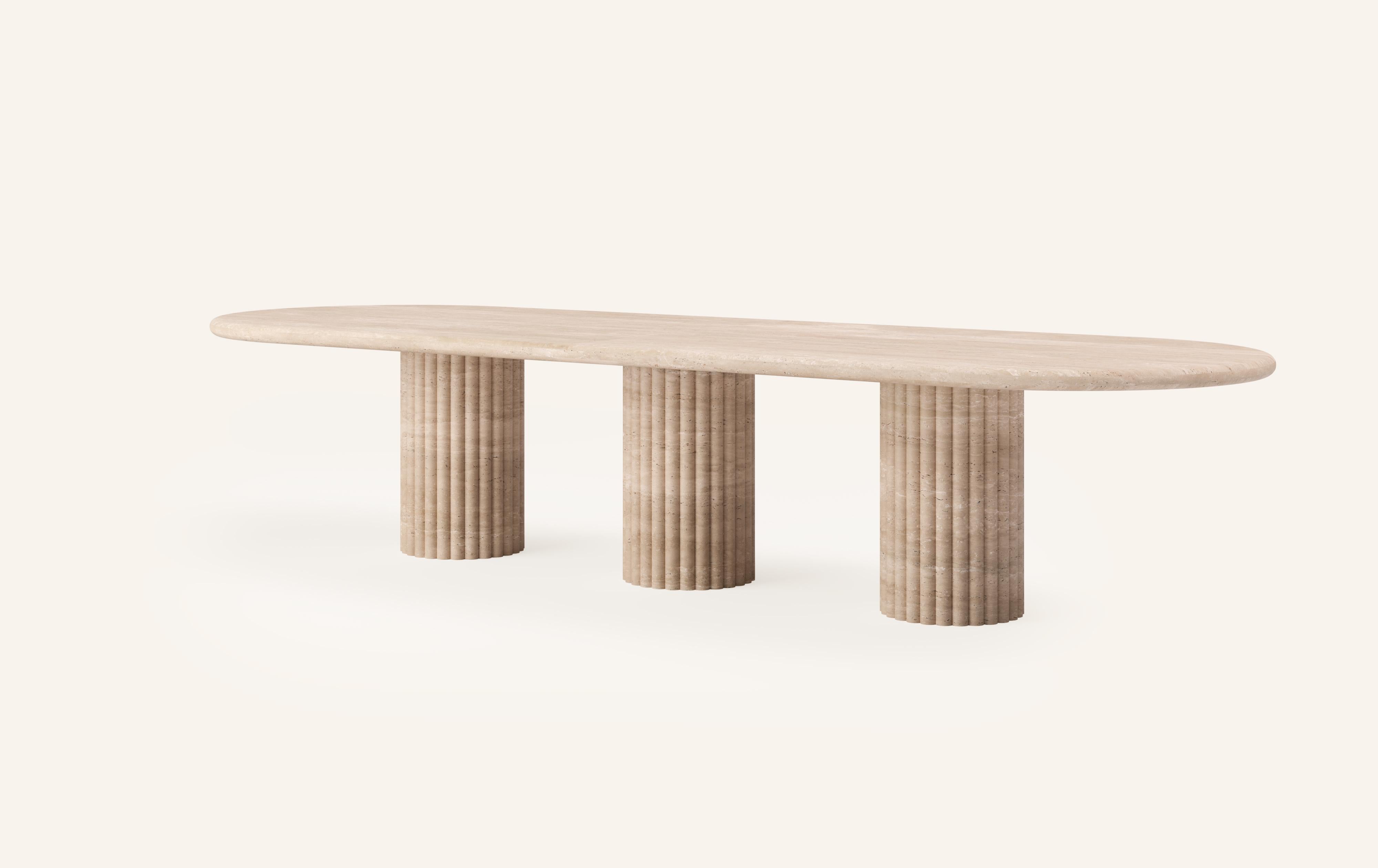 Organique FORM (LA) Table de salle à manger ovale Fluta 144 L x 48 W x 30 H Travertino Crema VC en vente