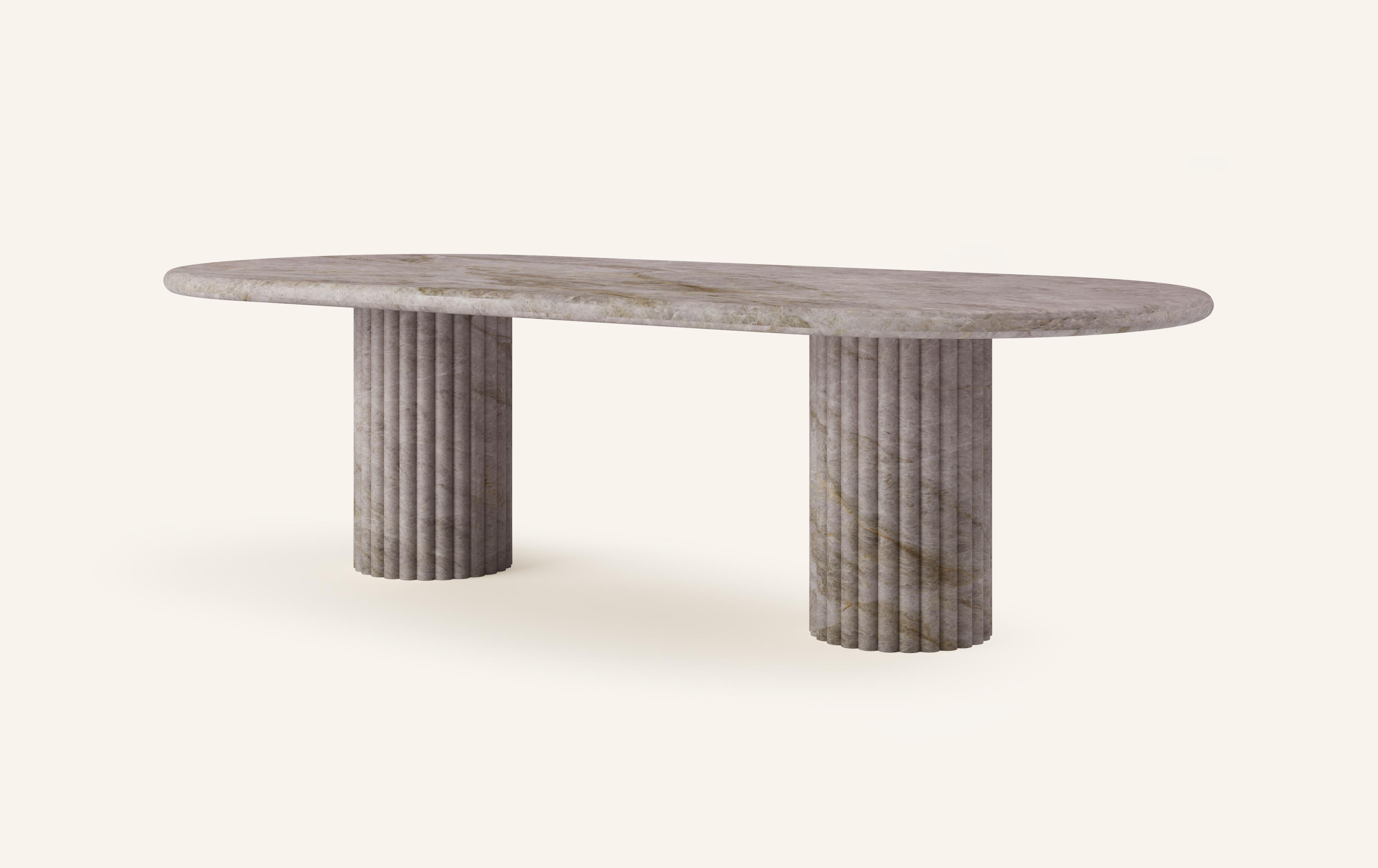Organique FORM (LA) Table de salle à manger ovale Fluta 84L x 42W x 30H Taj Mahal Quartzite en vente