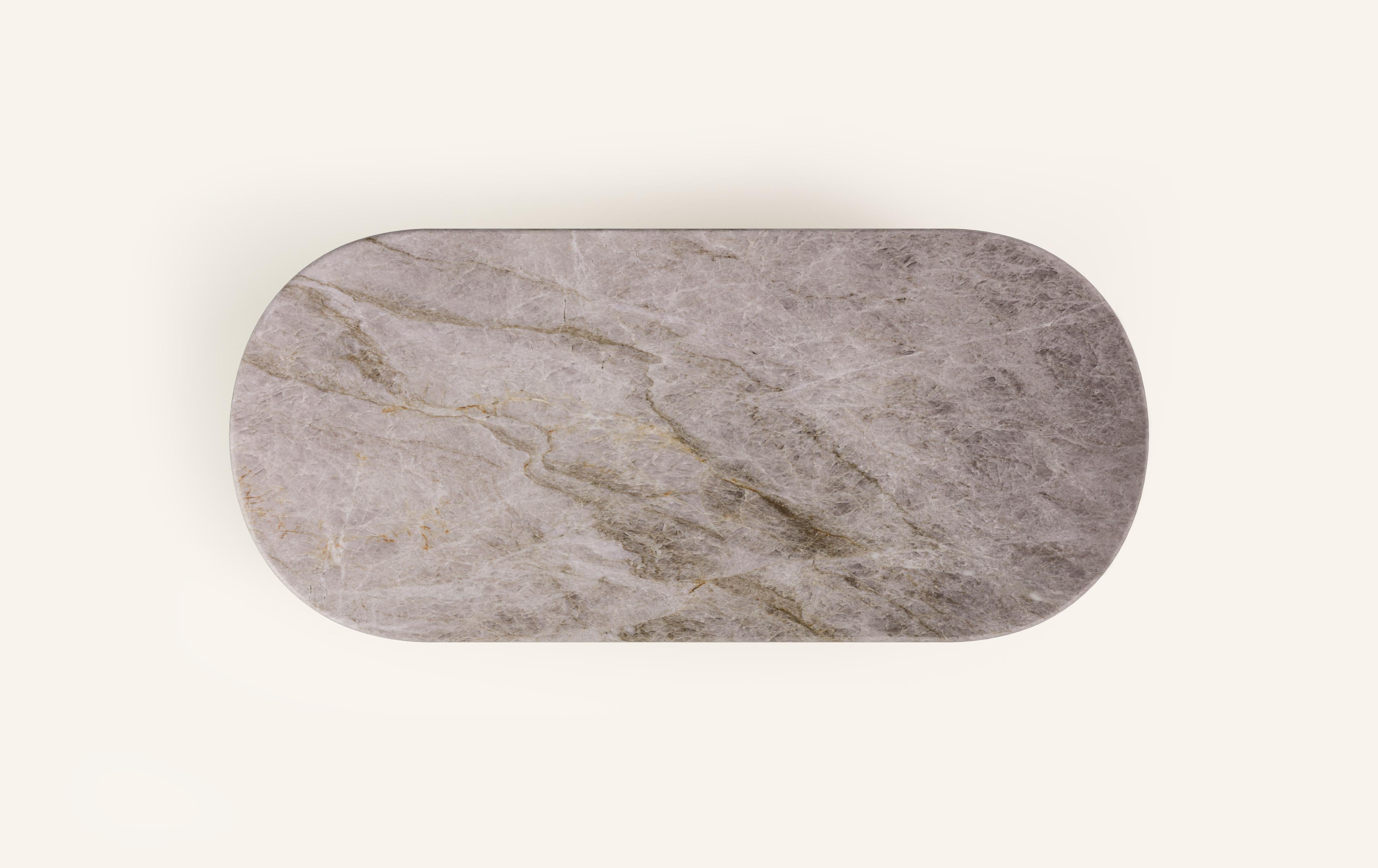 FORM (LA) Table de salle à manger ovale Fluta 84L x 42W x 30H Taj Mahal Quartzite Neuf - En vente à Los Angeles, CA