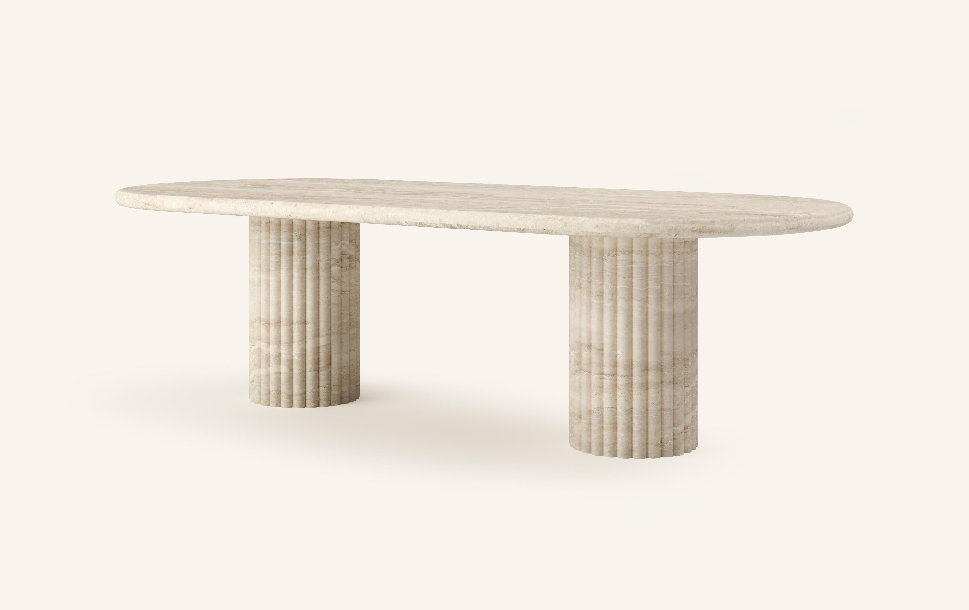 Organique FORM (LA) Table de salle à manger ovale Fluta 96 L x 42 L x 30 H Travertino Navona VC en vente