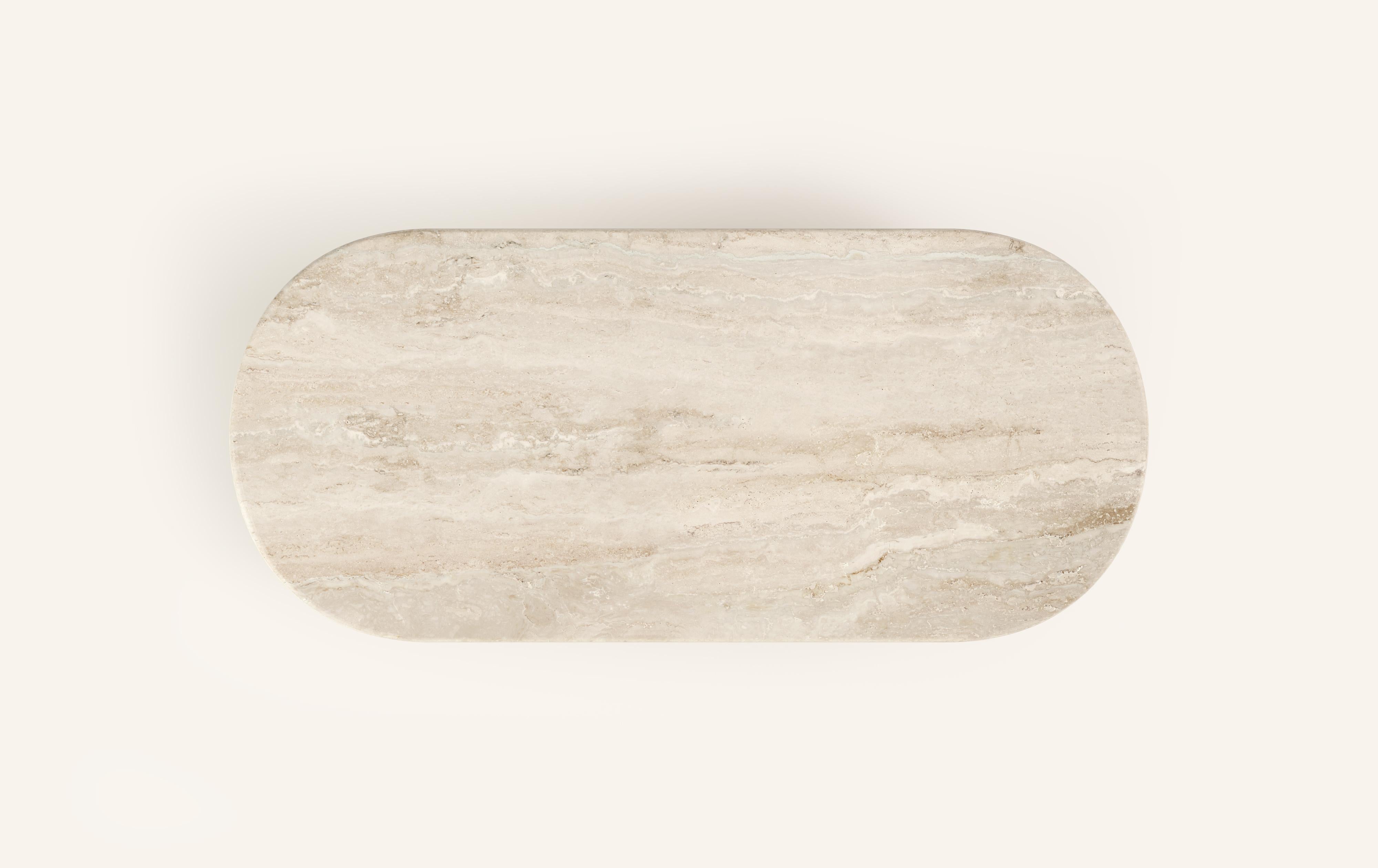 FORM (LA) Table de salle à manger ovale Fluta 96 L x 42 L x 30 H Travertino Navona VC Neuf - En vente à Los Angeles, CA