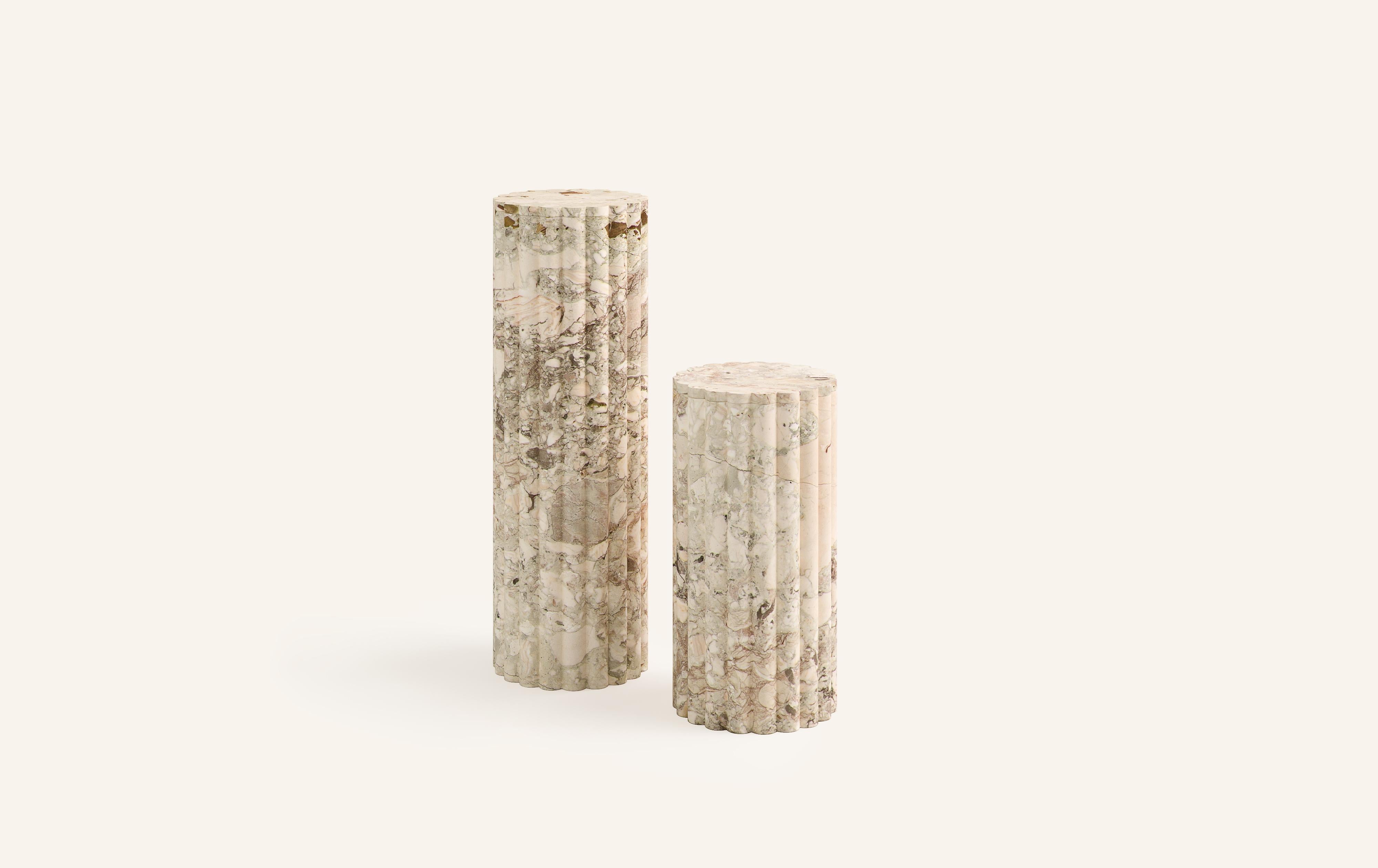 NUESTRA COLECCIÓN MÁS CODICIADA Y UN GIRO MODERNO A UN ANTIGUO CLÁSICO ROMANO. RECIENTEMENTE RENOVADO CON UN PERFIL MÁS JUGUETÓN Y ROBUSTO.

DIMENSIONES (LOS PEDESTALES SE VENDEN POR SEPARADO):
12