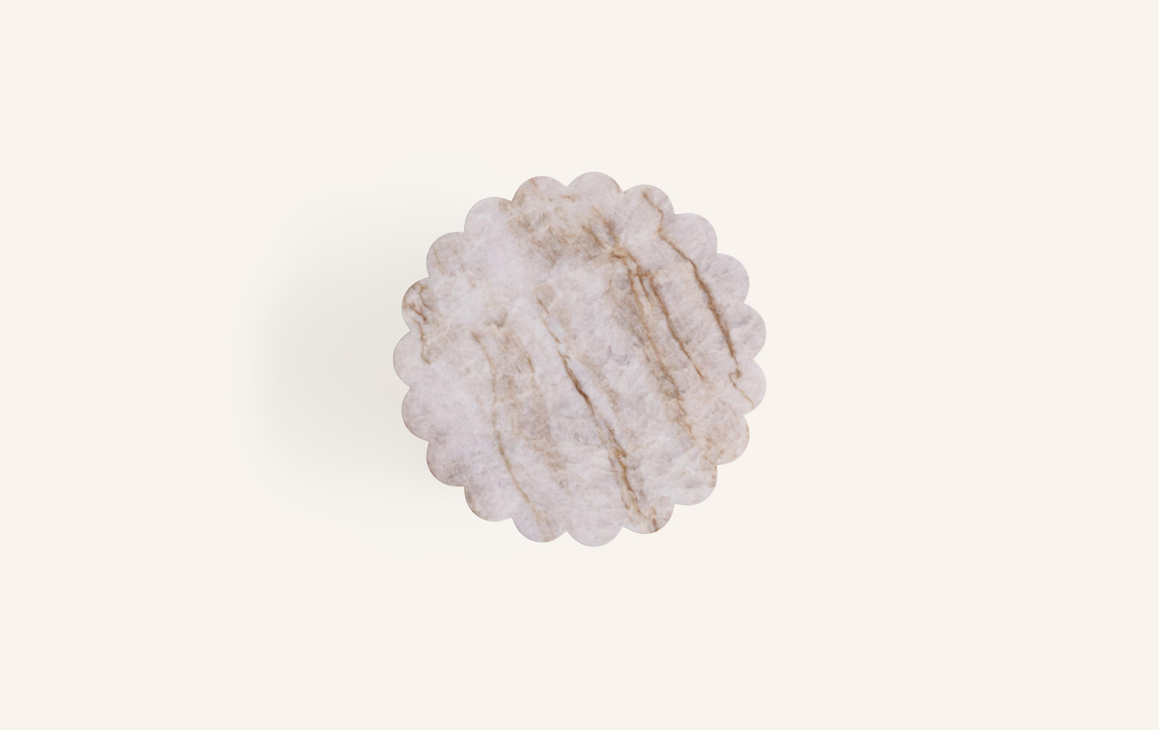 Américain Forme (LA) Guéridon Fluta 12 L x 12 W x 36 H quartzite Taj Mahal en vente