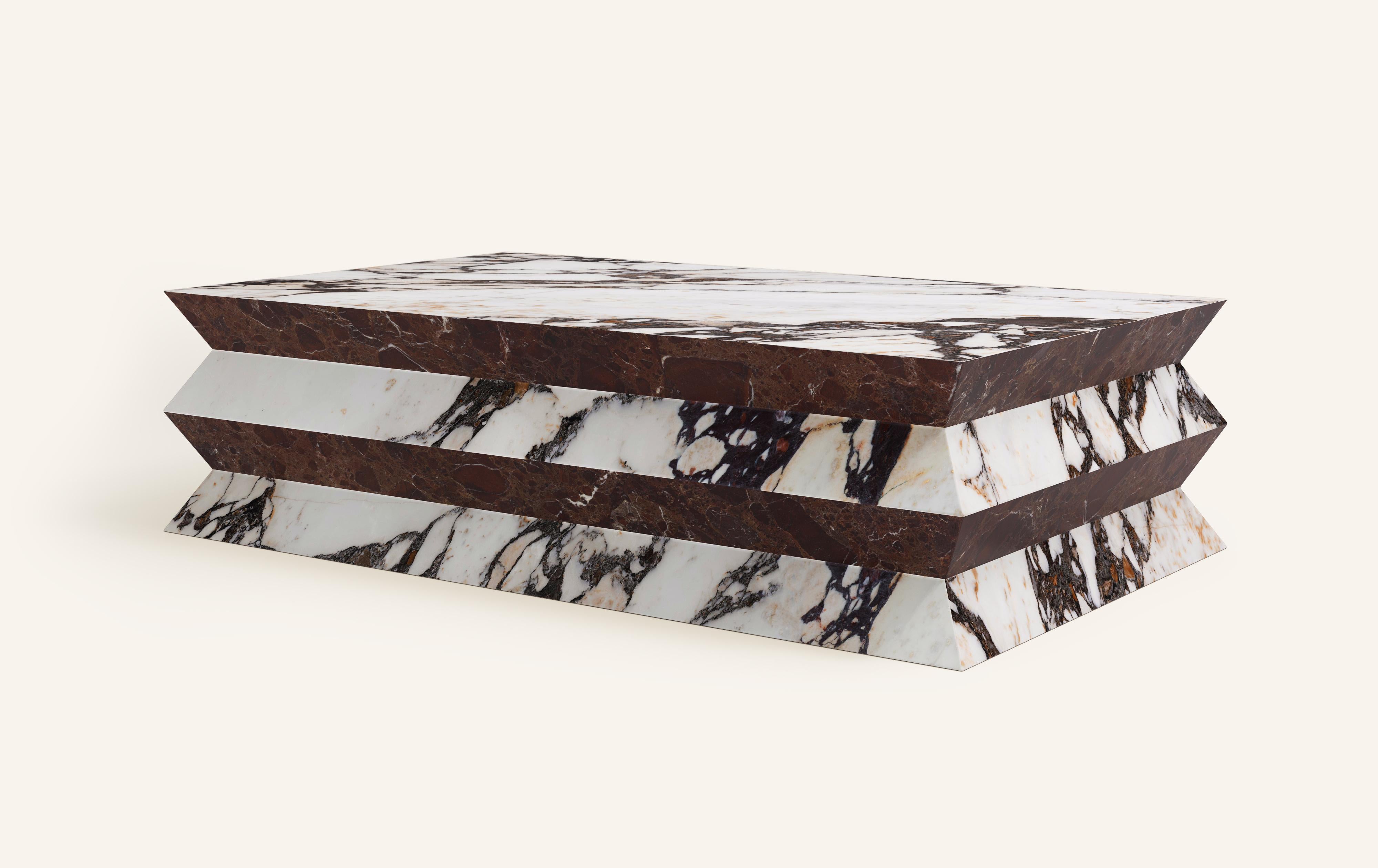 Organique FORM(LA) Grinza table basse rectangulaire 48 po. (L) x 30 po. (L) x 16 po. (H) marbre Calacatta Viola en vente