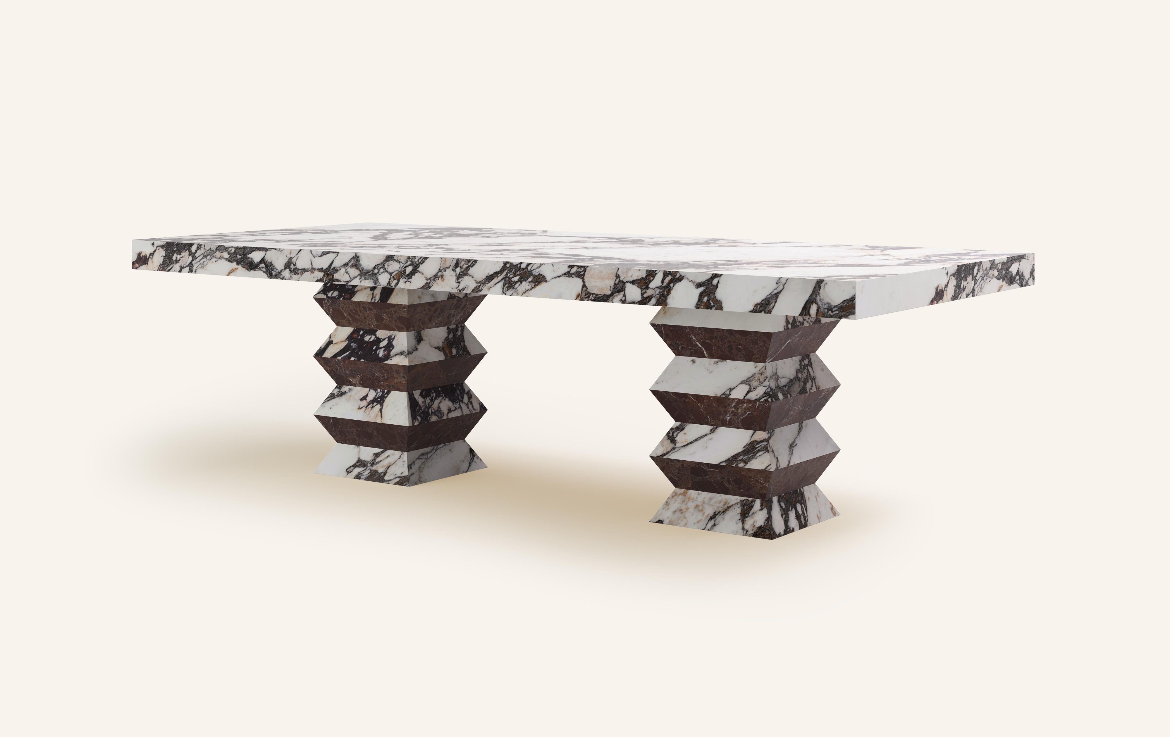 Organique FORM(LA) table de salle à manger rectangulaire Grinza 96 po. (L) x 42 po. (L) x 32 po. (H) marbre Calacatta Viola en vente