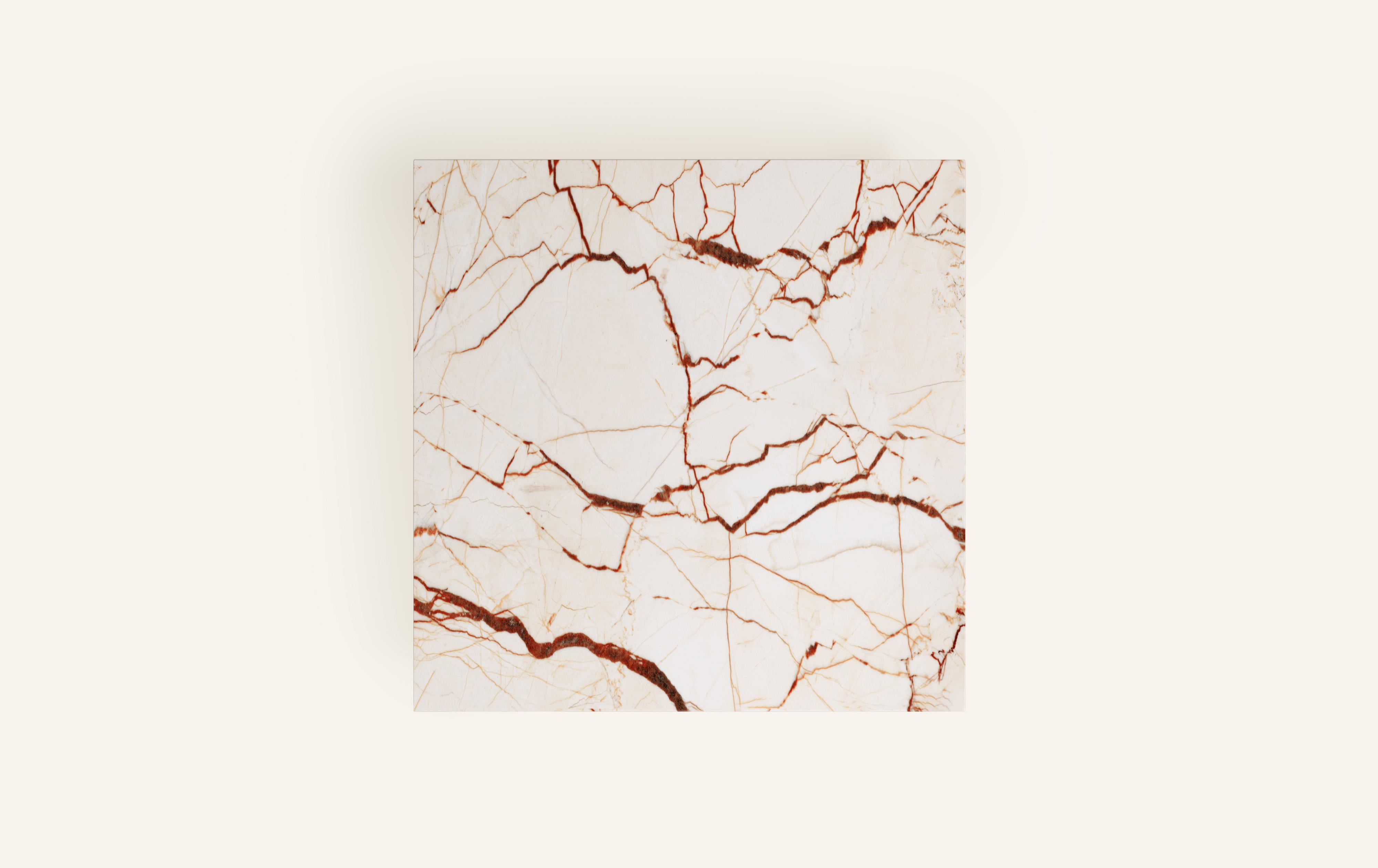 Américain FORM(LA) table basse carrée Grinza 42 po. (L) x 42 po. (L) x 16 po. (H) Sofita marbre beige en vente