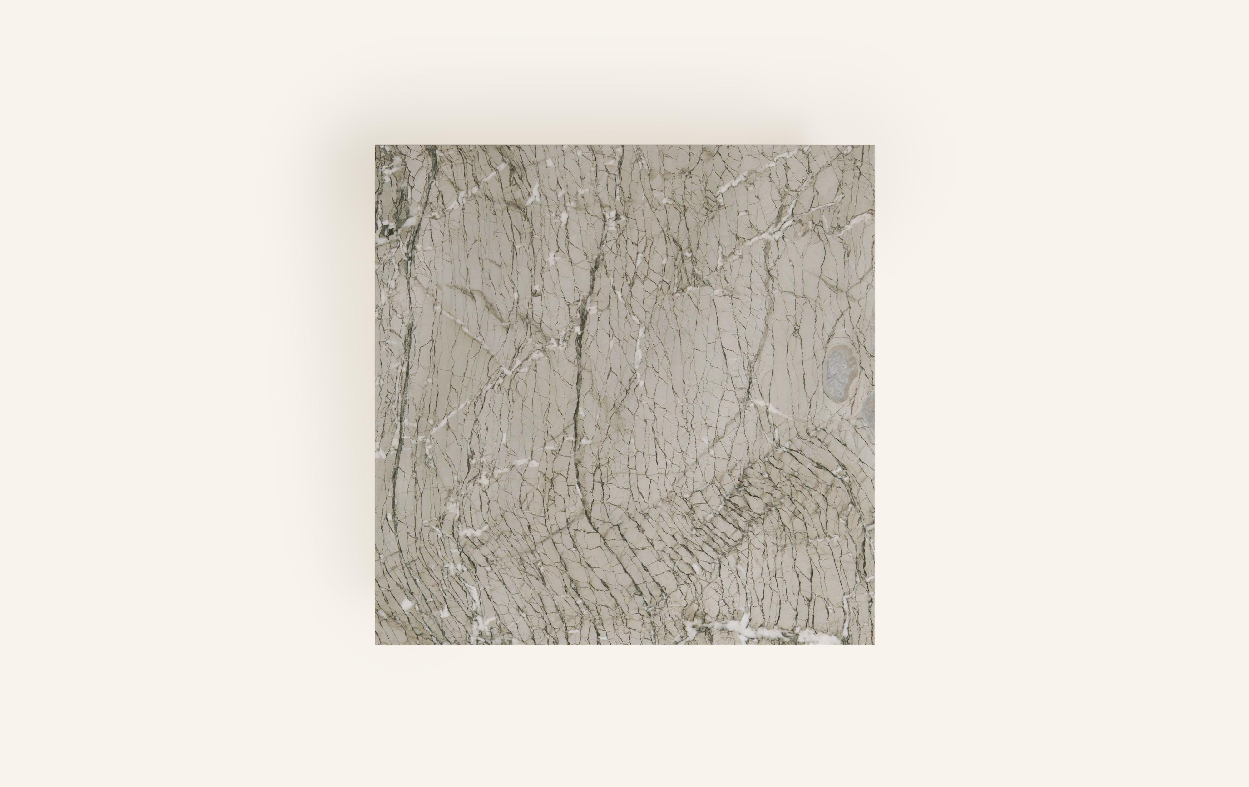 Américain FORM(LA) table basse carrée Grinza 48 po. (L) x 48 po. (L) x 16 po. (H) marbre Verde Antigua en vente