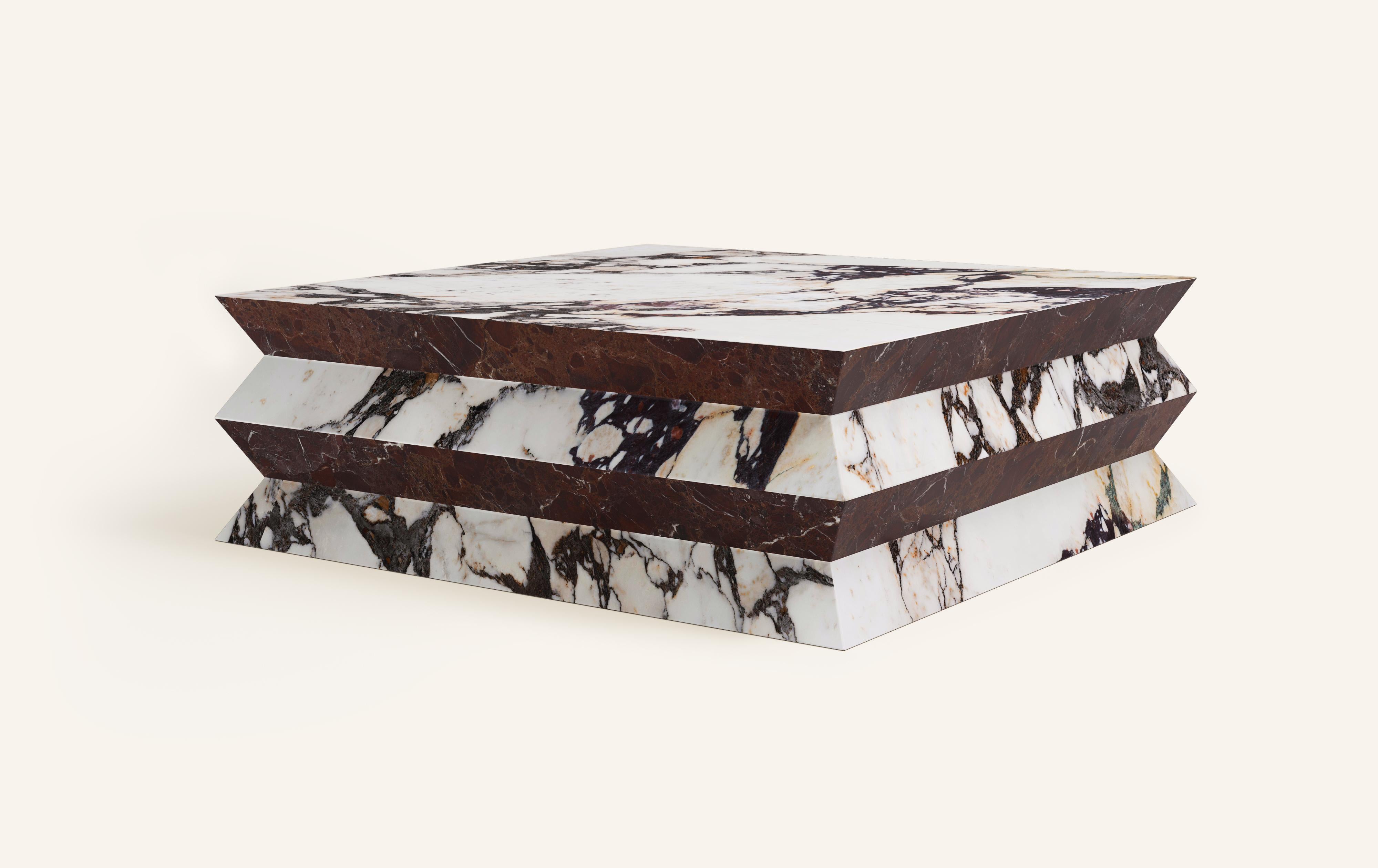 Organique FORM(LA) table basse carrée Grinza 54 po. (L) x 54 po. (L) x 16 po. (H) marbre Calacatta Viola en vente