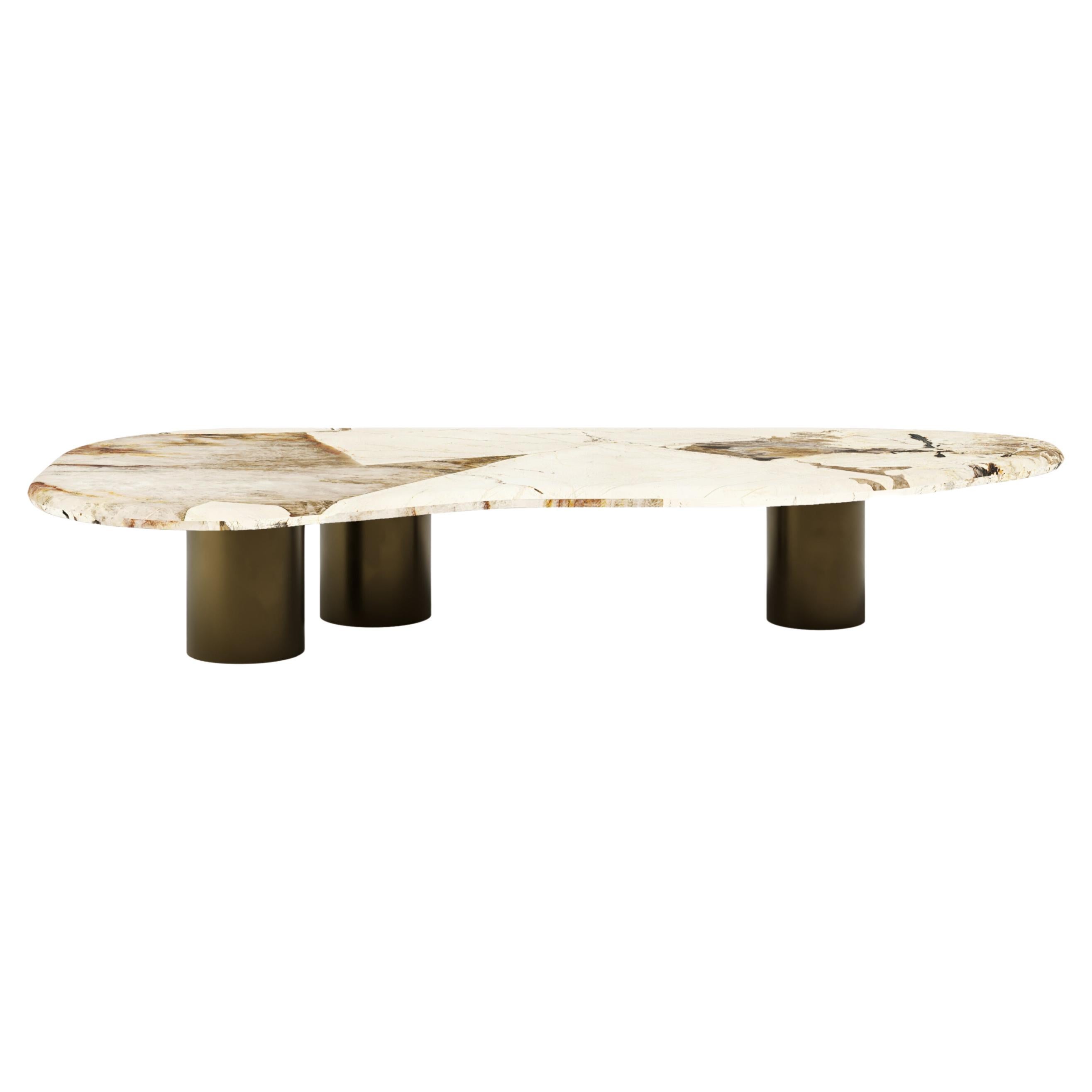 FORM(LA) table basse Lago de forme libre 60 L x 30 W x 12 H quartzite et bronze en vente