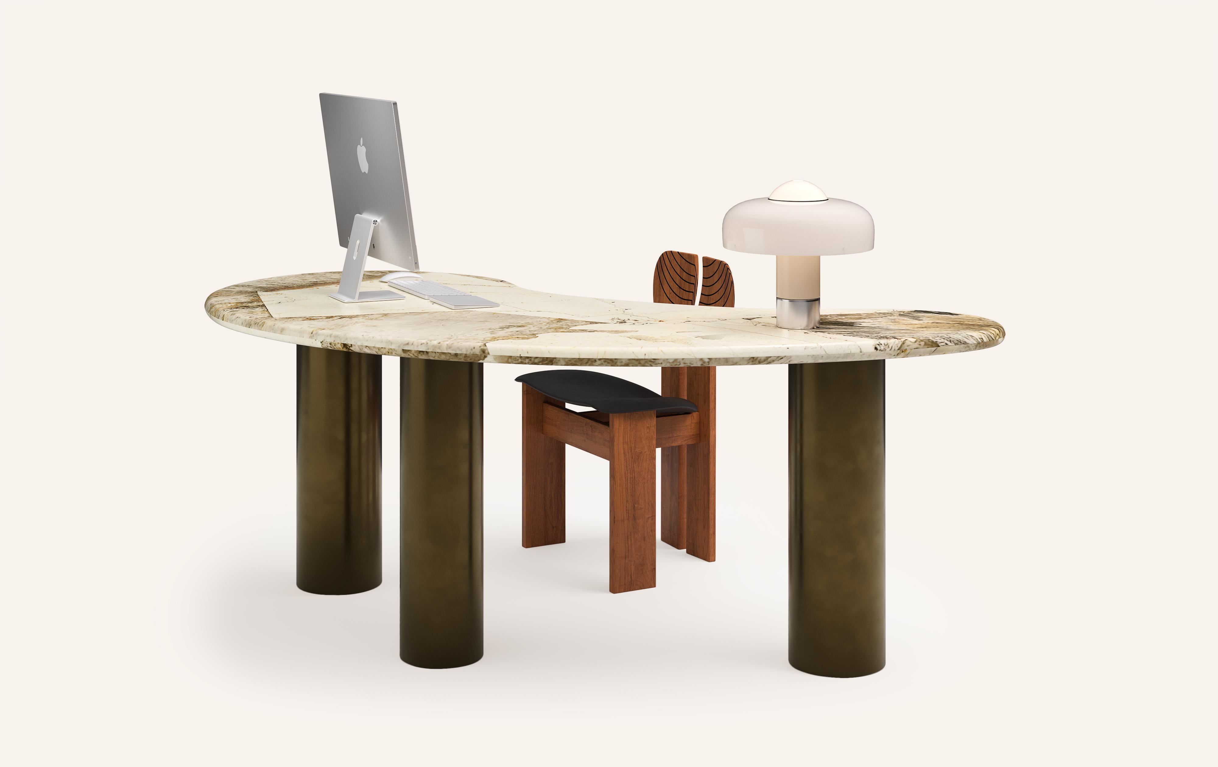 Américain FORM(LA) Bureau Lago Freeform de forme libre, 72 L x 36 W x 28 H Quartzite et bronze antique en vente