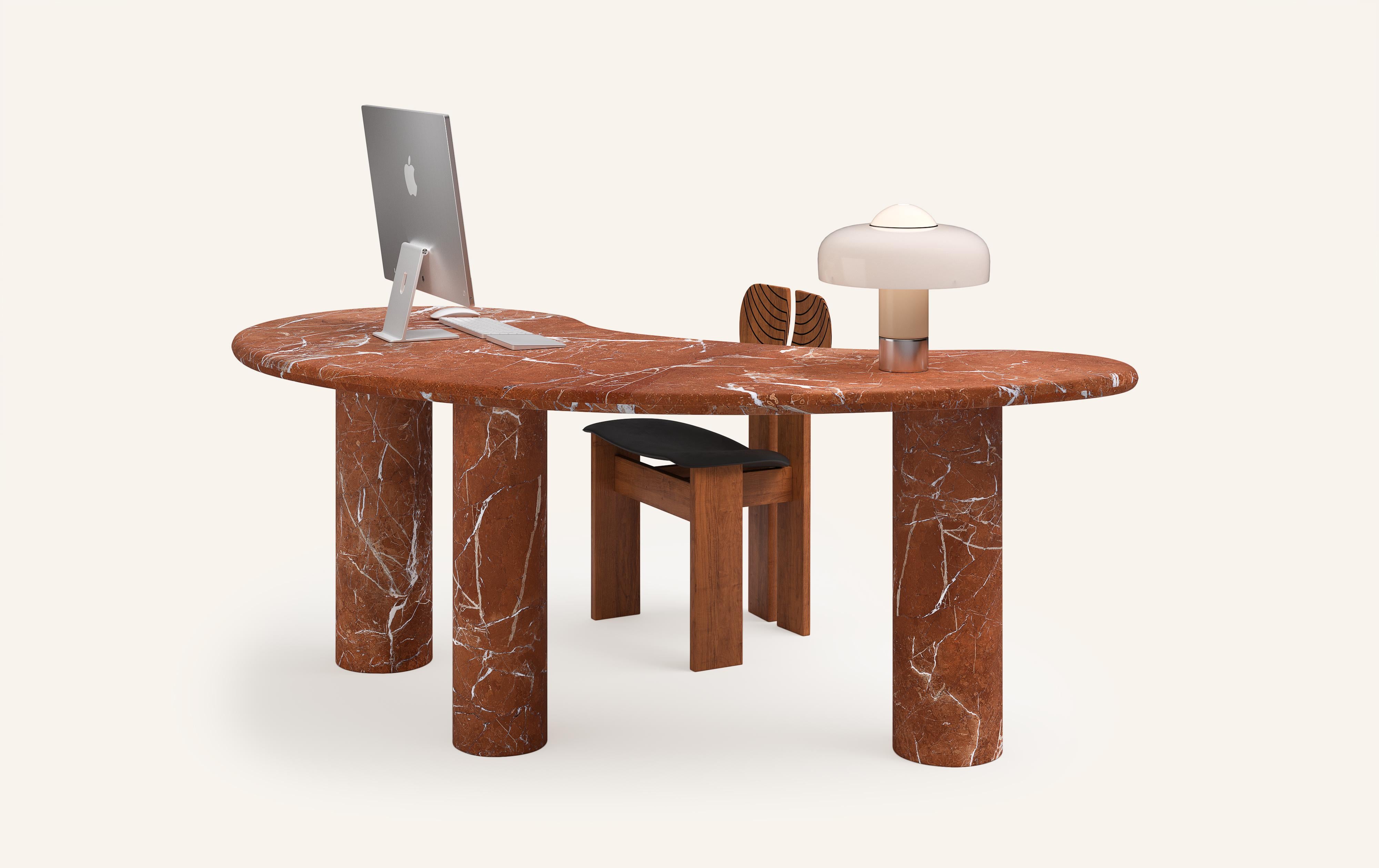 FORM(LA) Lago Freiform-Schreibtisch 72L x 36B x 28H Rojo Alicante Marmor (amerikanisch) im Angebot