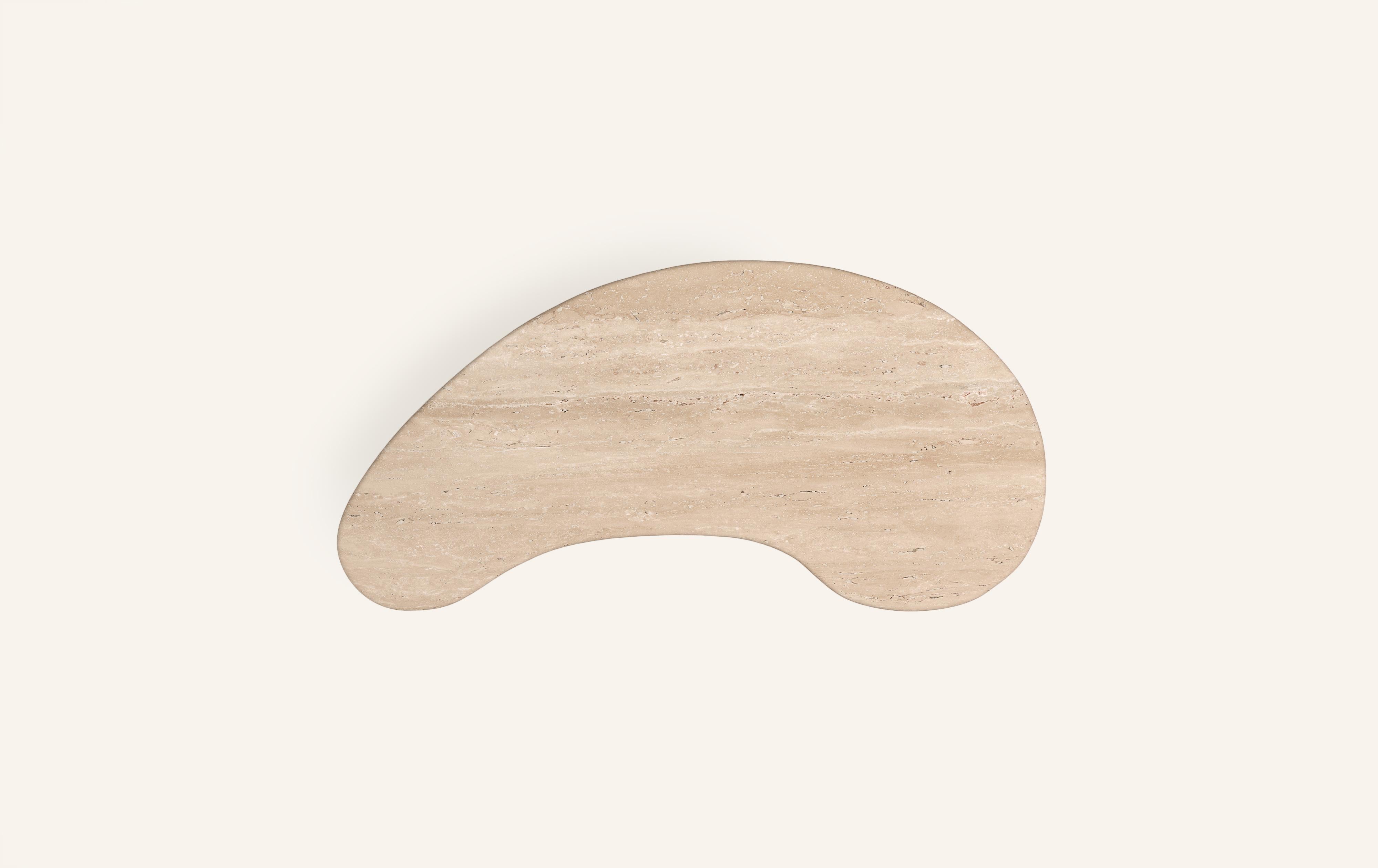 FORM (LA) Lago Freiform-Schreibtisch 72L x 36W x 28H Travertin Crema VC (amerikanisch) im Angebot