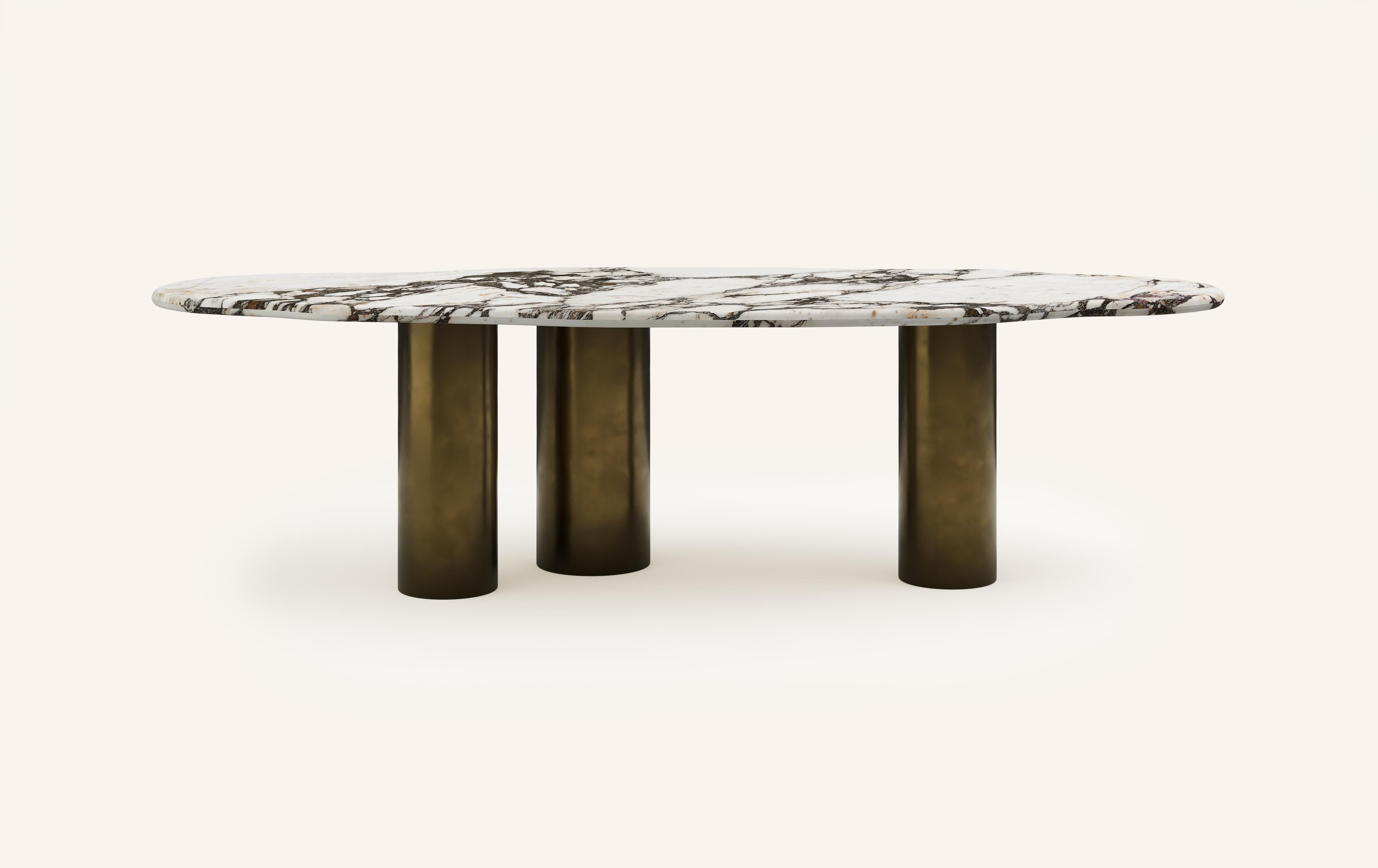 ‘LAGO’, ITALIAN FOR ‘LAKE’, HAS INSPIRED A FORM DERIVED FROM NATURE, TEXTURED WITH LUXURIOUS STONES AND METALS. THE COLLECTION ENCOURAGES NESTING AND LAYERING IN ITS AVAILABLE FORMS.

DIMENSIONS: 
118”L x 48”W x 30”H: 
- 3 x 10