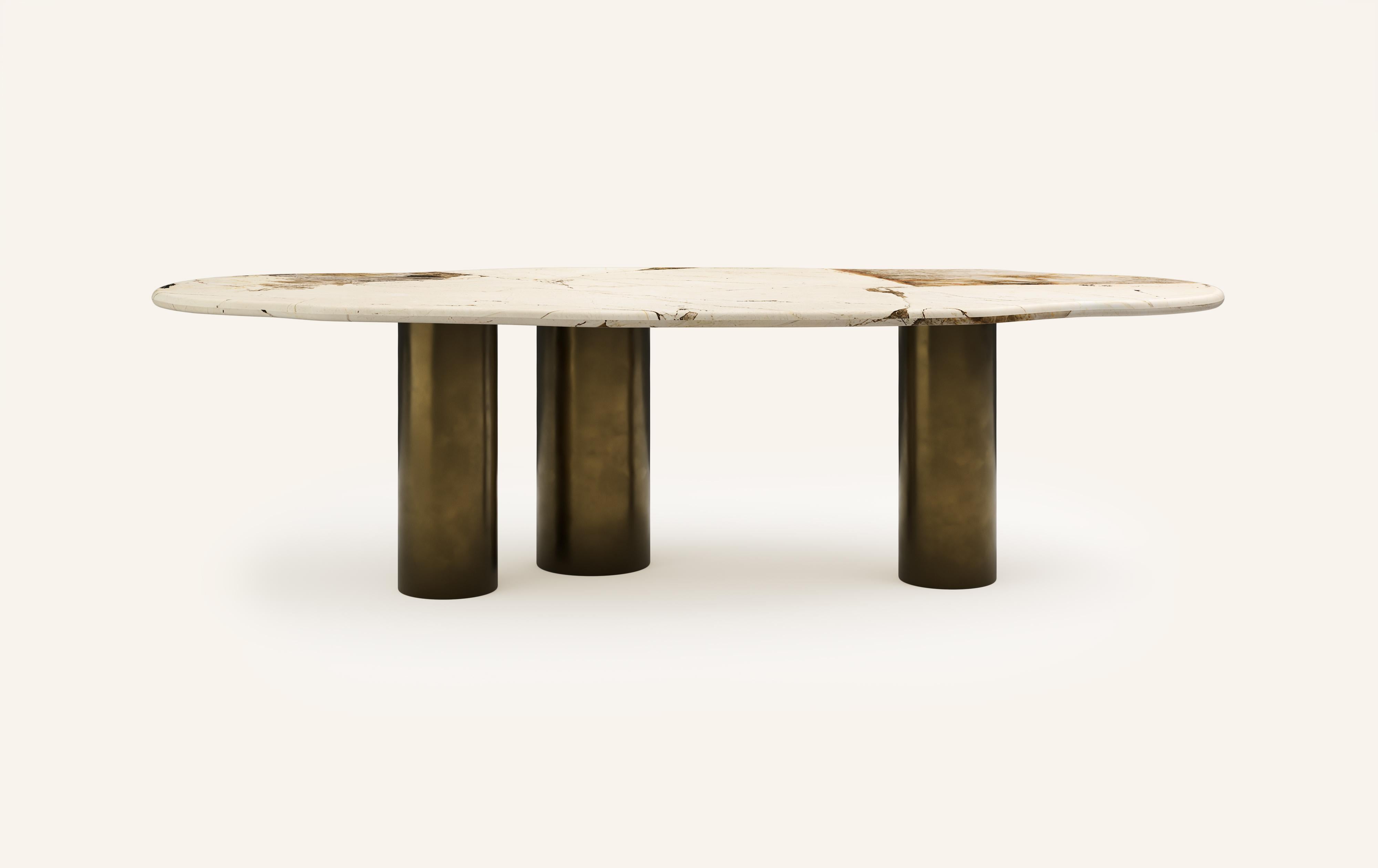 ‘LAGO’, ITALIAN FOR ‘LAKE’, HAS INSPIRED A FORM DERIVED FROM NATURE, TEXTURED WITH LUXURIOUS STONES AND METALS. THE COLLECTION ENCOURAGES NESTING AND LAYERING IN ITS AVAILABLE FORMS.

DIMENSIONS: 
84”L x 42”W x 30”H: 
- 3 x 9