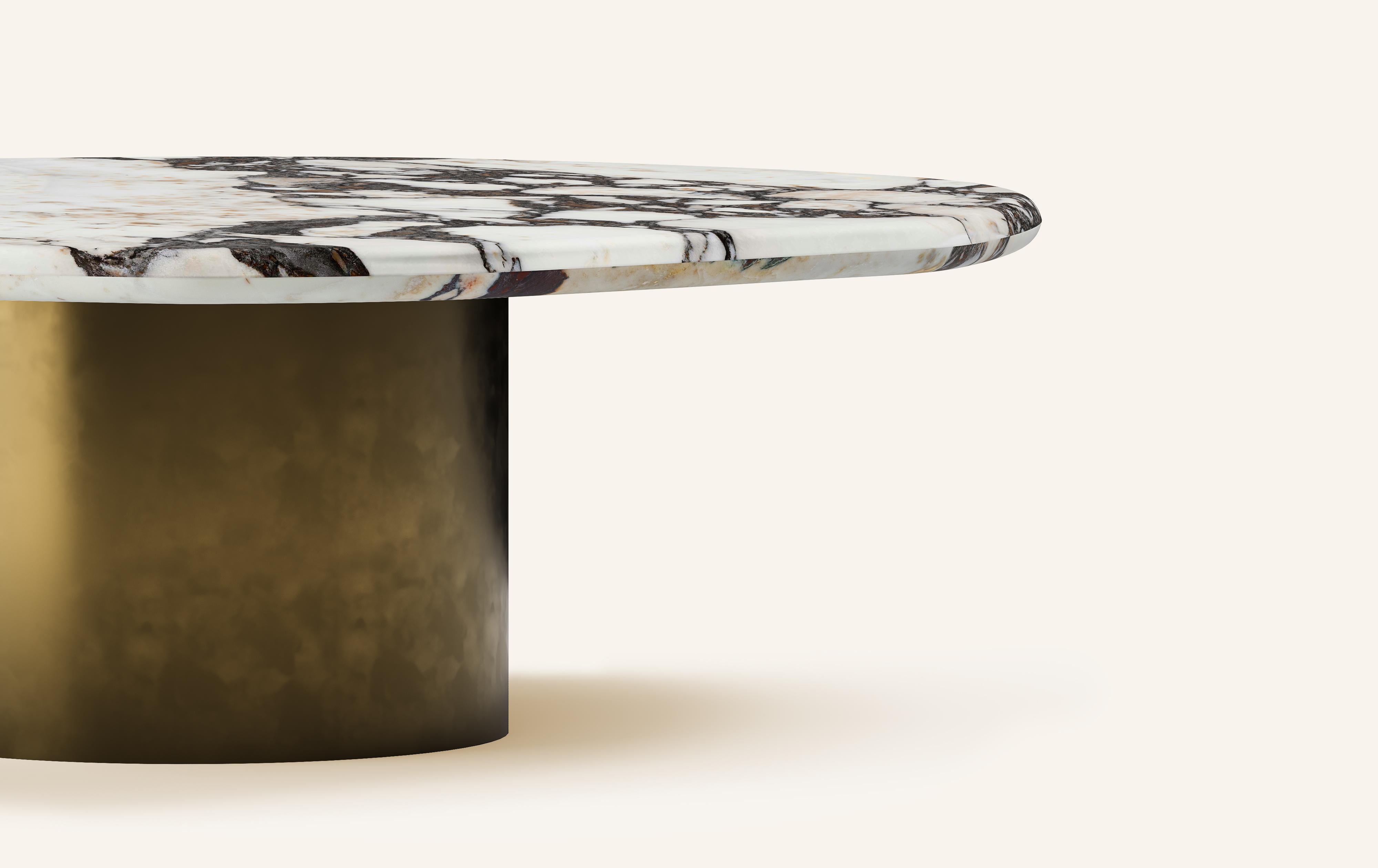 Organique FORM(LA) table basse ronde Lago 42L x 42W x 14H marbre Viola et bronze en vente