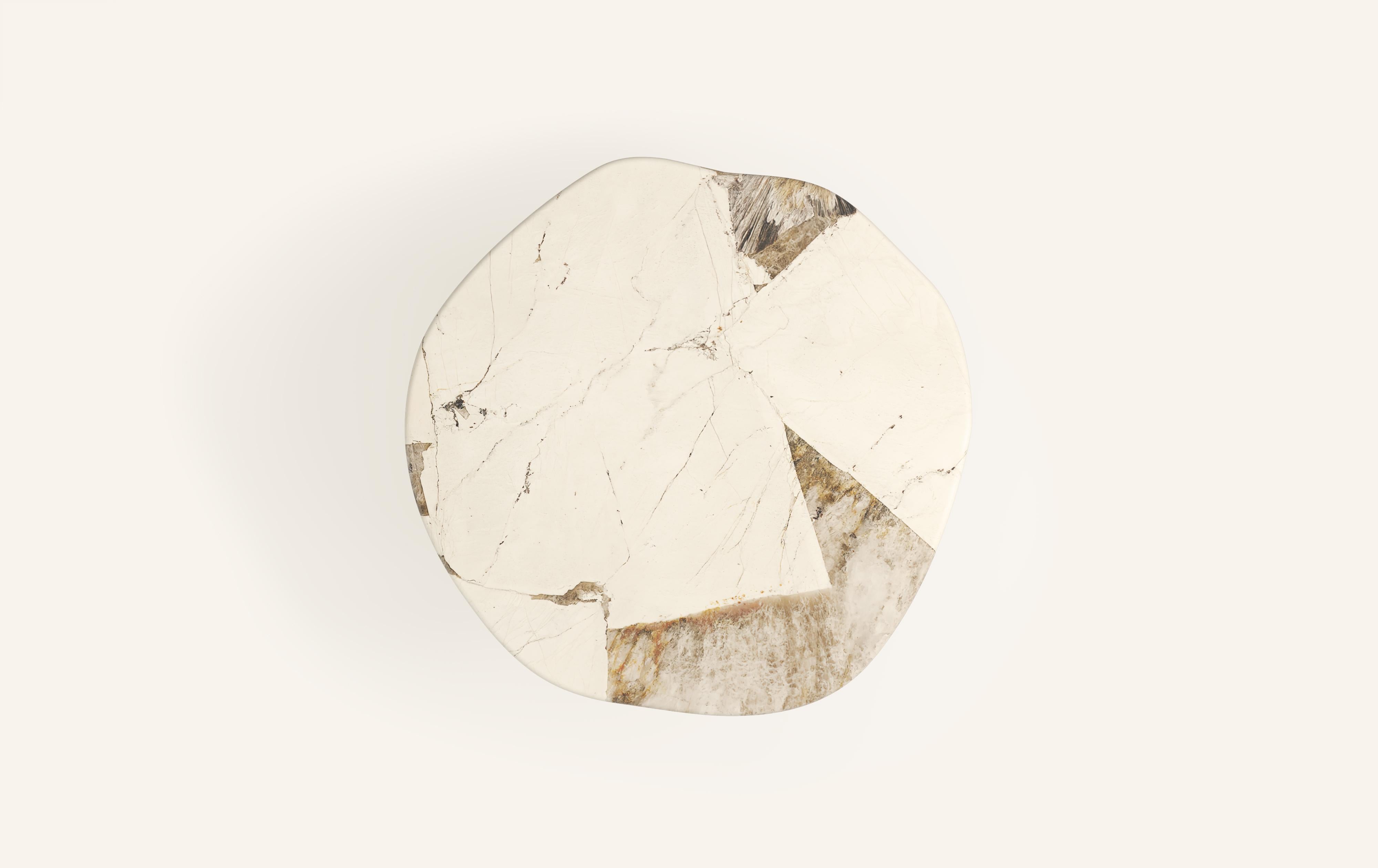Américain FORM(LA) table de salle à manger ronde Lago 54L x 54W x 30H Quartzite et bronze antique en vente