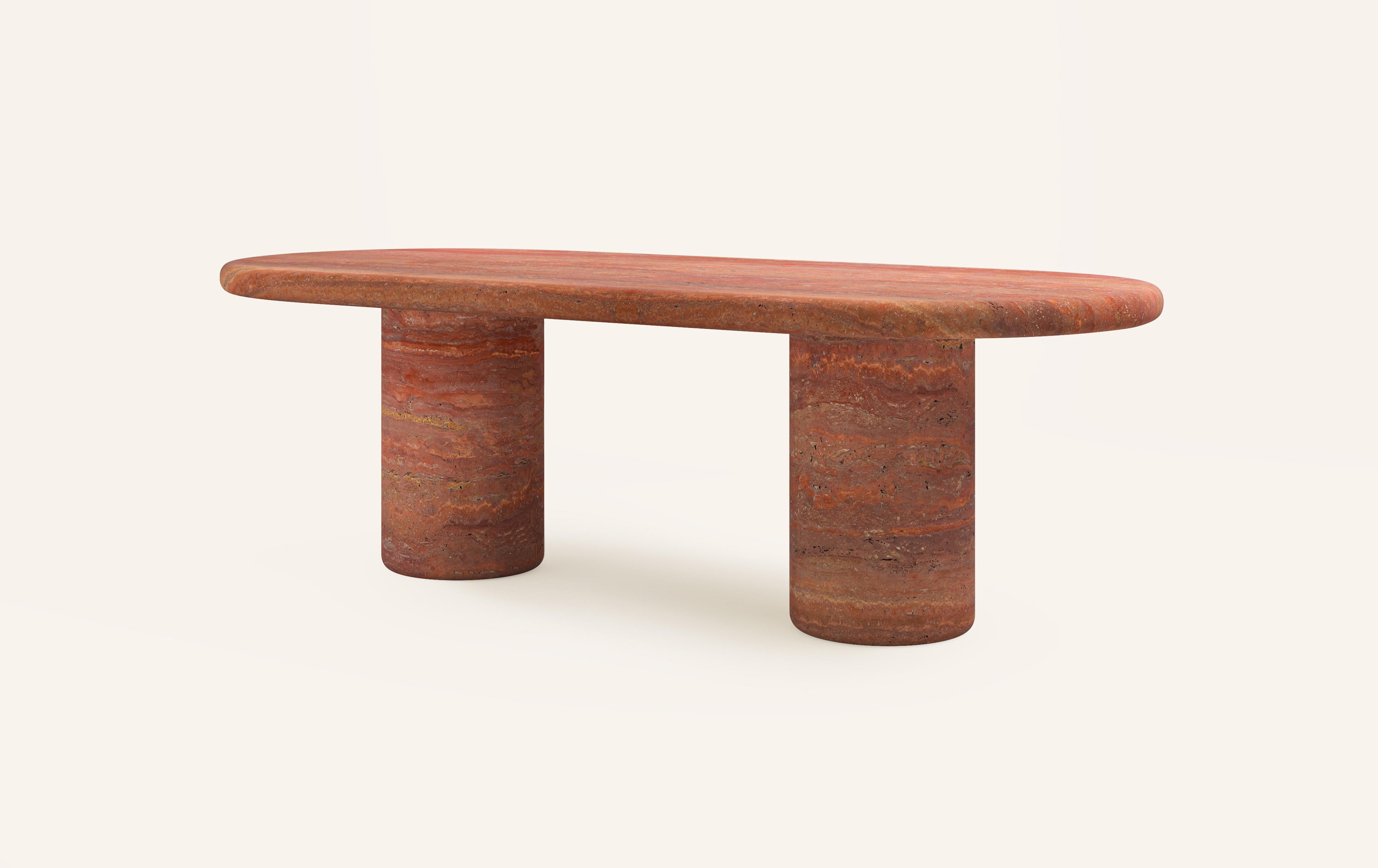 Organique FORM (LA) Table de salle à manger ovale Luna 84L x 42W x 30H Travertino Rosso VC en vente