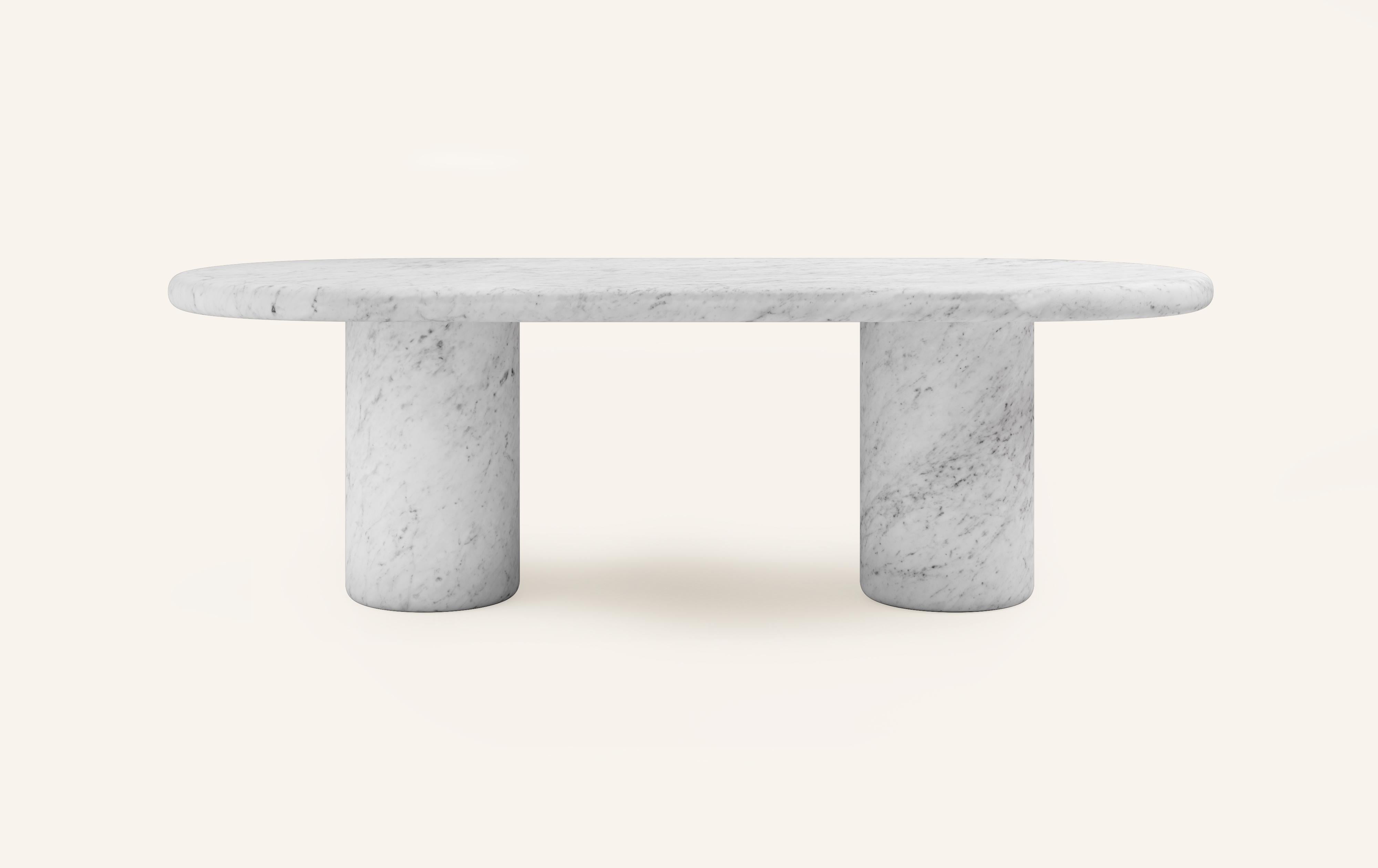 LUNA' ES UNA ITERACIÓN REIMAGINADA DE NUESTRA COLECCIÓN ORIGINAL 'LUNA'. CON PROPORCIONES MÁS PRONUNCIADAS LUNA INVITA A UNA SUAVE CURVA EN EL DISEÑO DE LA BASE Y A UN POTENTE DETALLE DE BORDE BULLNOSE.

DIMENSIONES:
96
