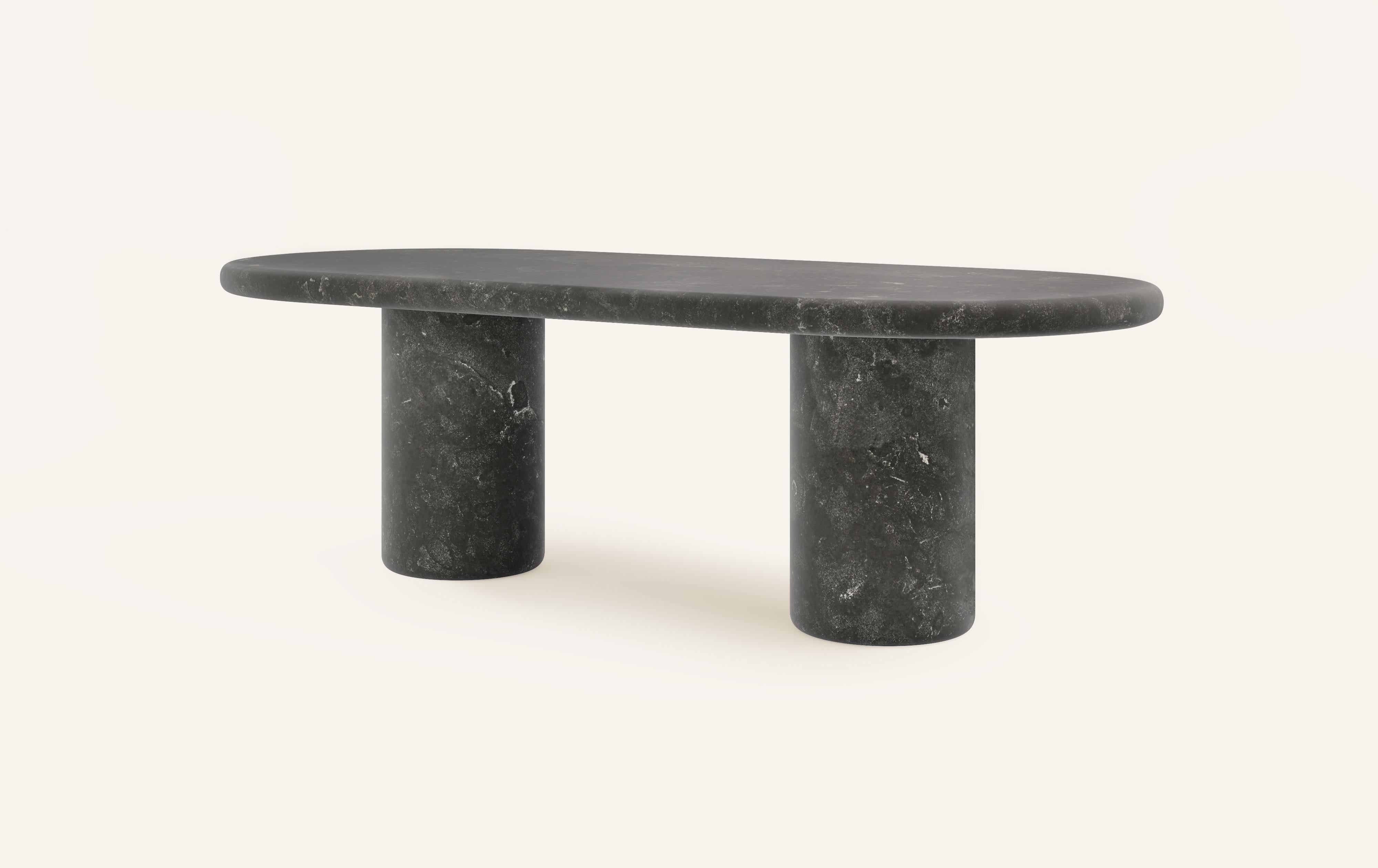 Organique FORM(LA) Luna table de salle à manger ovale 96 L x 42 W x 30 H Nero Petite Granite en vente