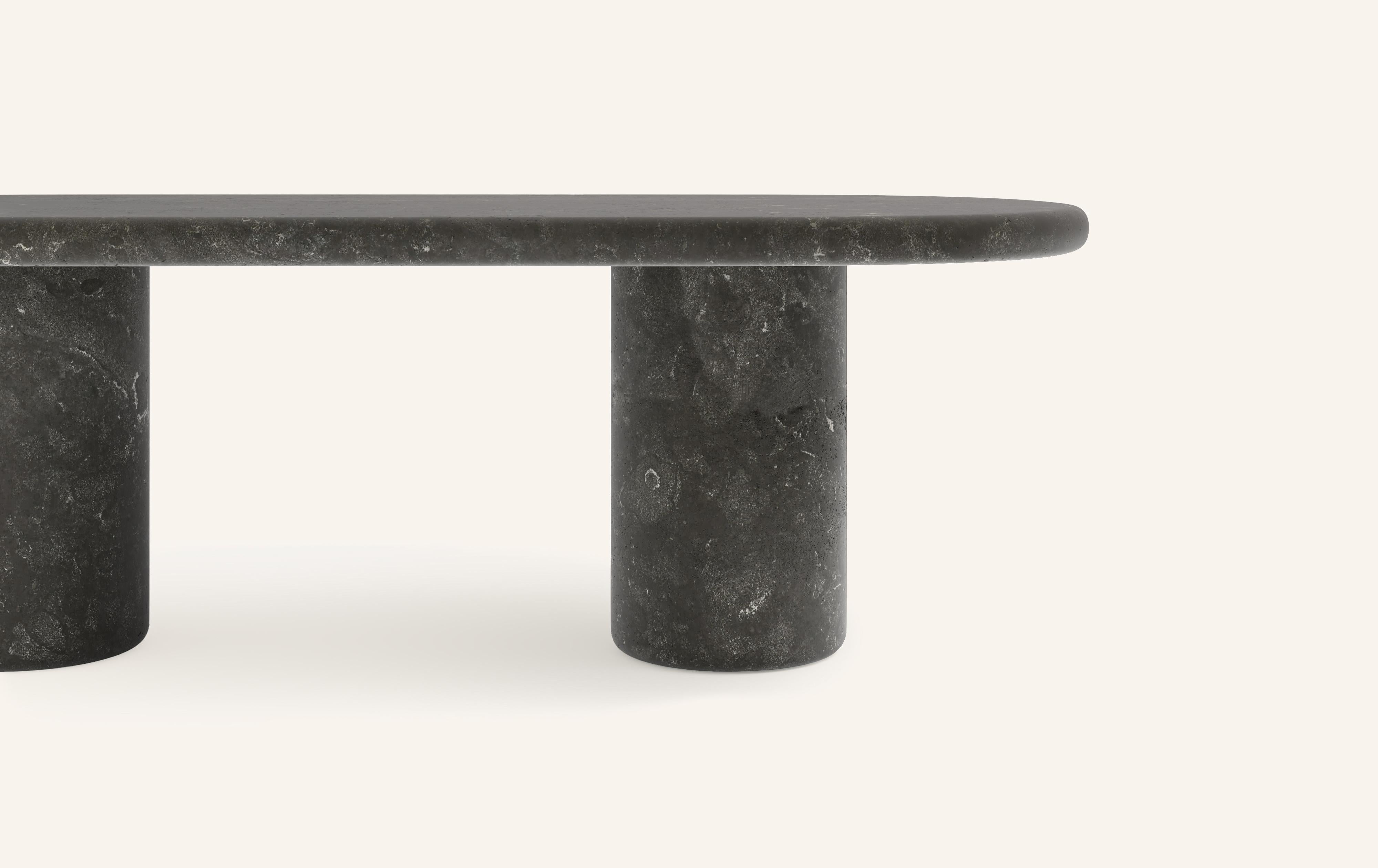 Américain FORM(LA) Luna table de salle à manger ovale 96 L x 42 W x 30 H Nero Petite Granite en vente