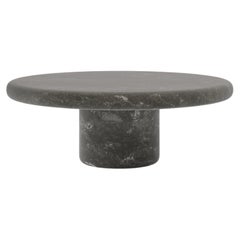 FORM(LA) Table basse ronde Luna 42L x 42W x 15H Nero Petite Granite