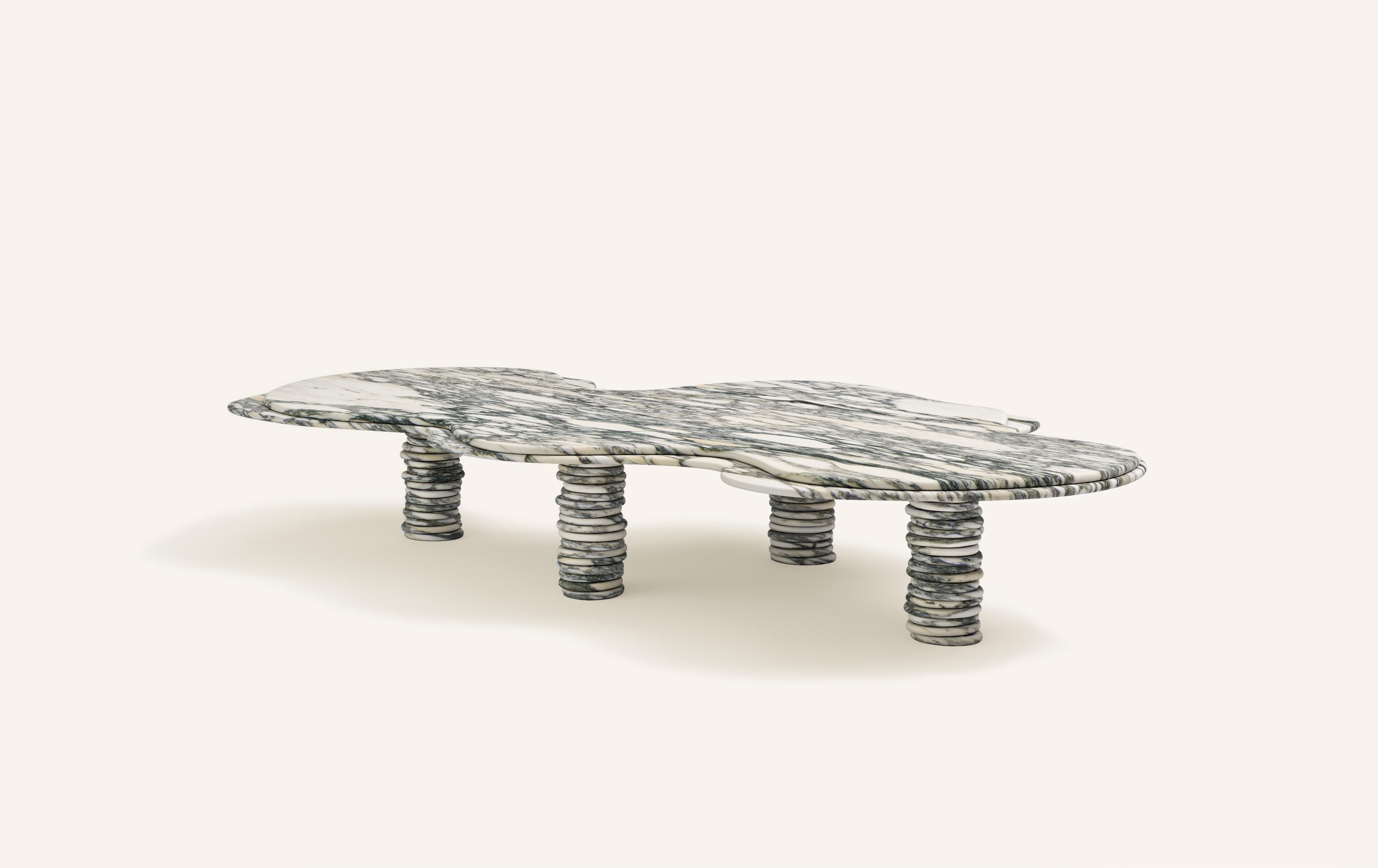 Organique FORM (LA) table basse Onda de forme libre 84L x 46W x 14H en marbre Arabescato Corchia en vente