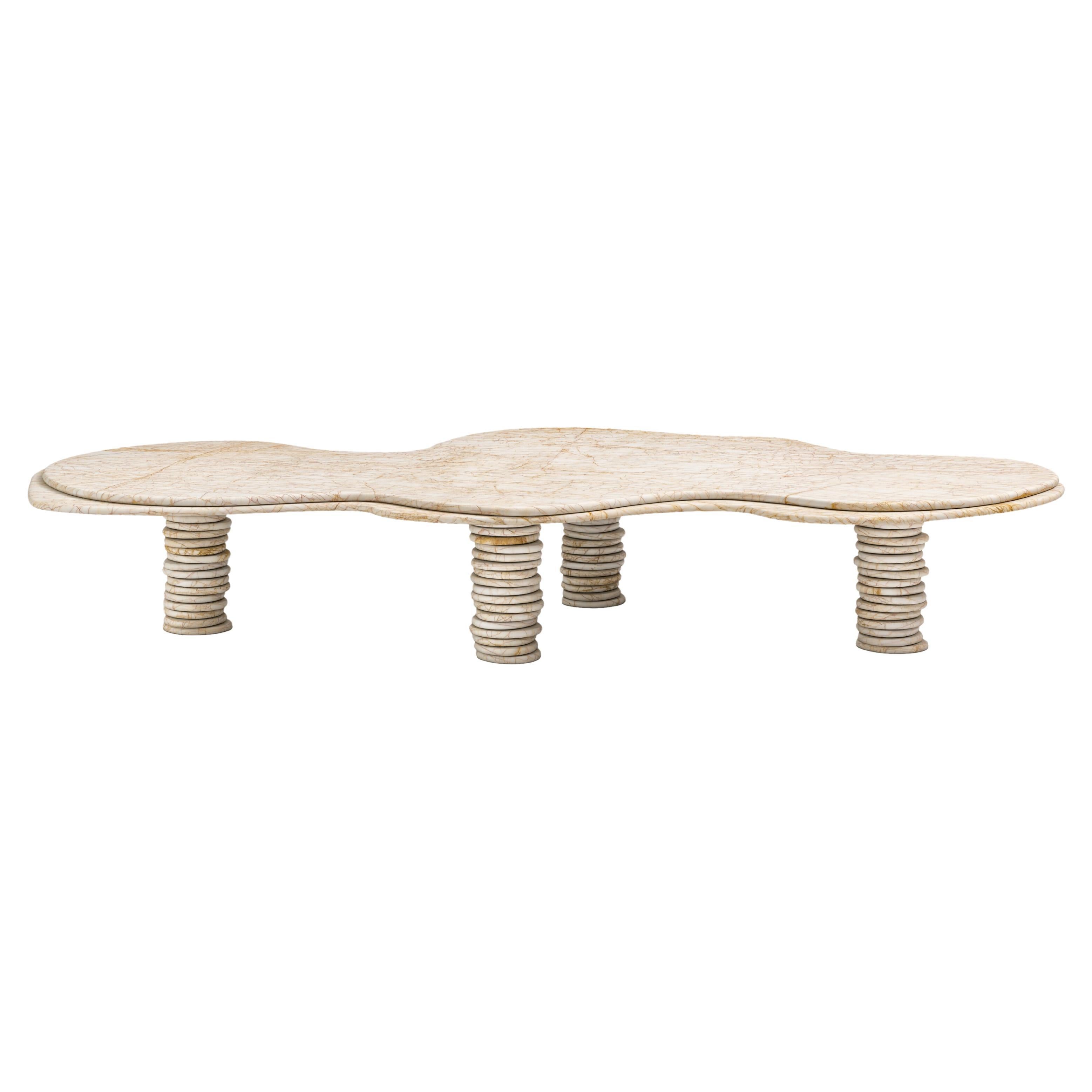 FORM (LA) table basse Onda de forme libre 84L x 46W x 14H en marbre araignée doré en vente