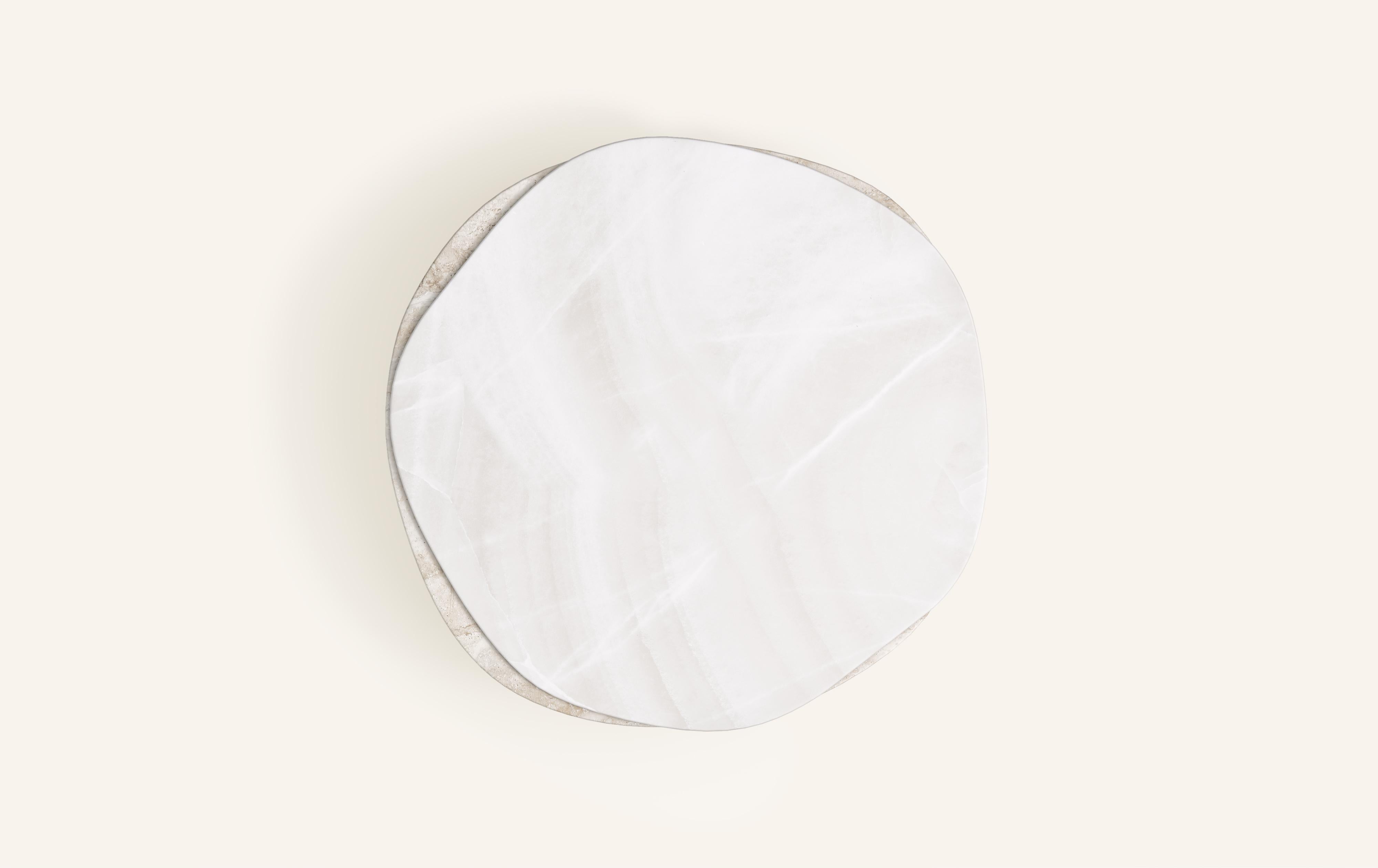 Américain FORM(LA) table basse ronde Onda 48 po. (L) x 48 po. (L) x 14 po. (H) Onyx & Travertino Navona VC en vente