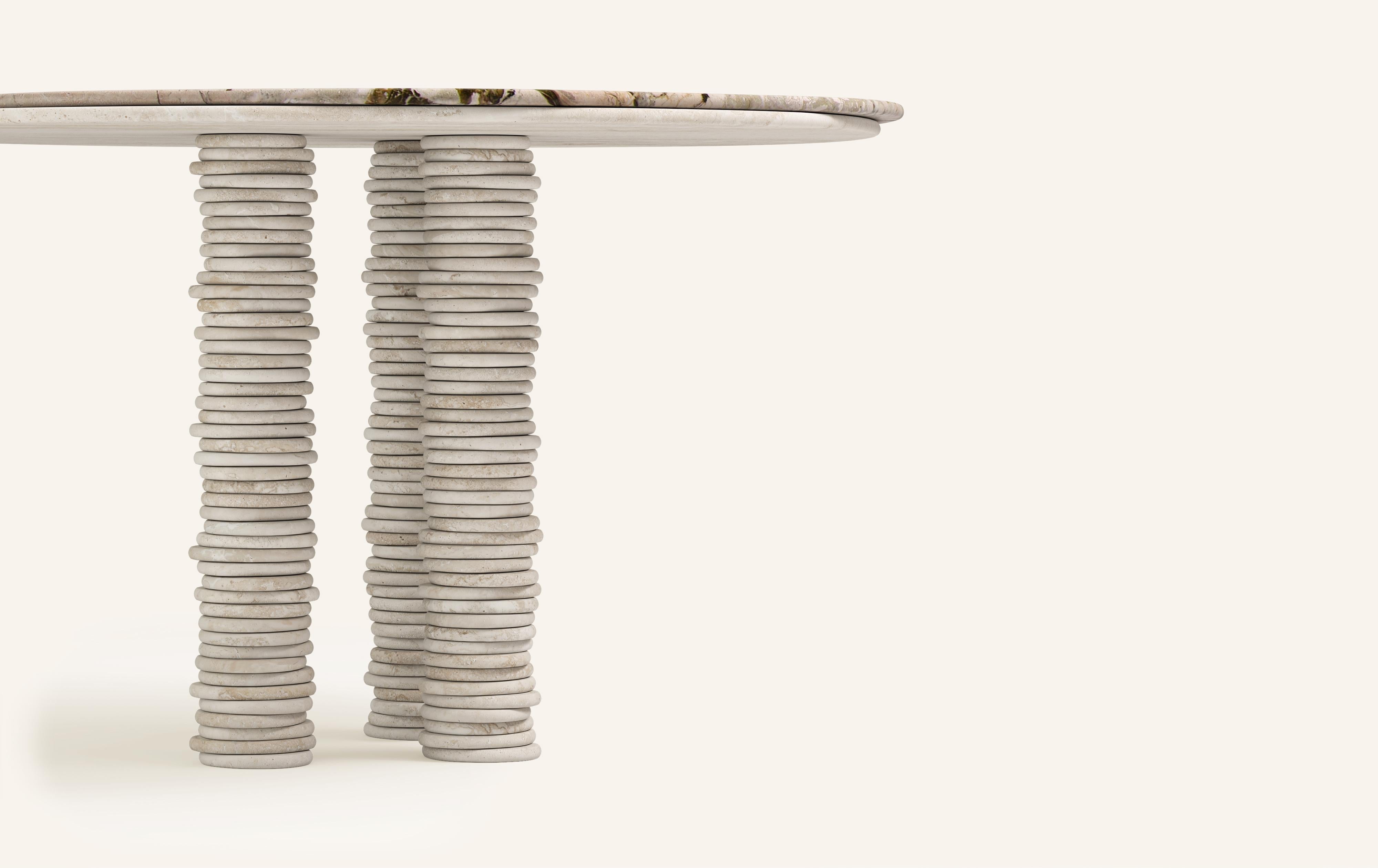 Organique FORM (LA) table de salle à manger ronde Onda 54L x 54W x 29H Breccia & Travertino Navona en vente