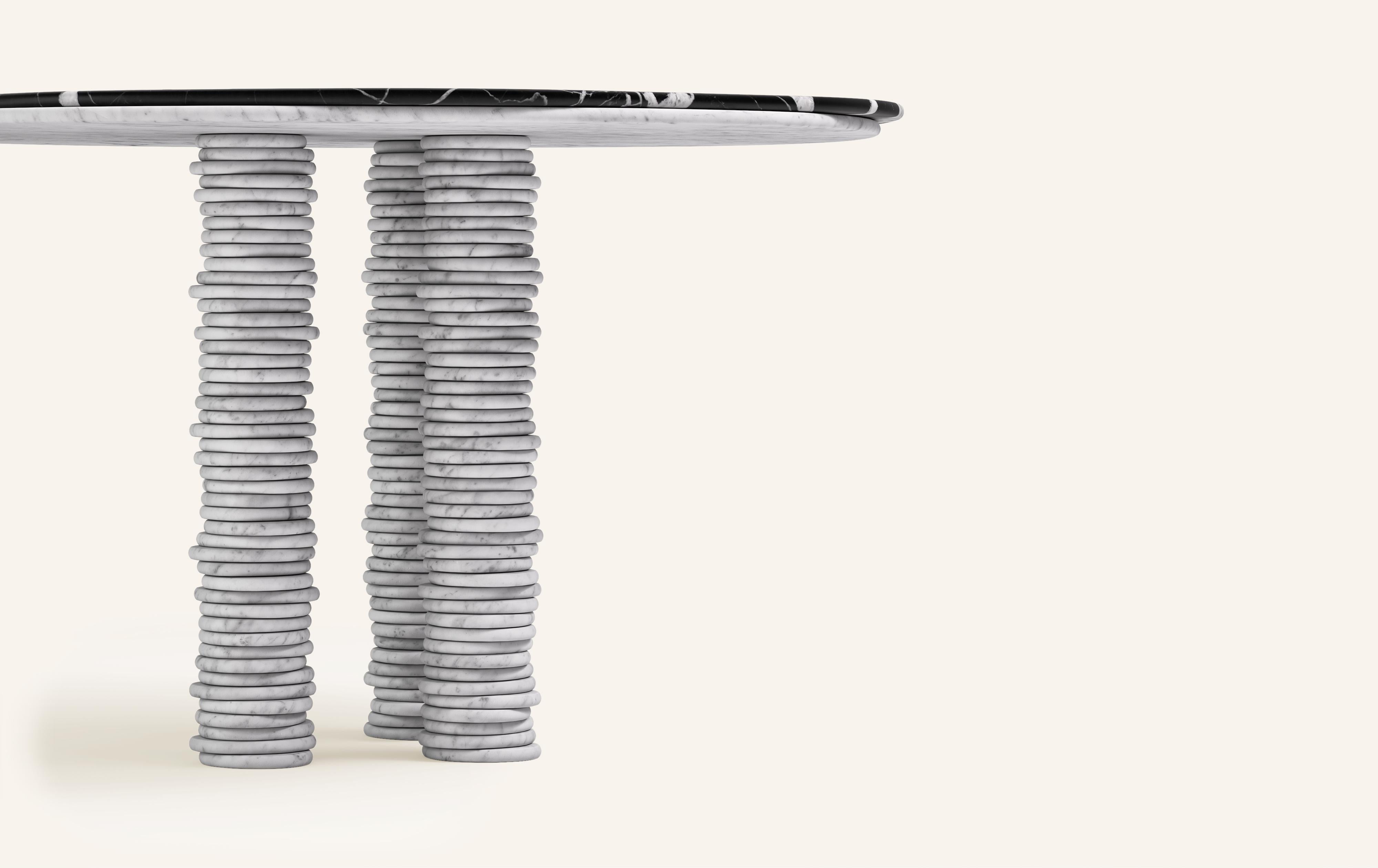 Organique FORM(LA) Onda Table de salle à manger ronde 54L x 54W x 29H Marbre Nero & Carrara Bianco en vente