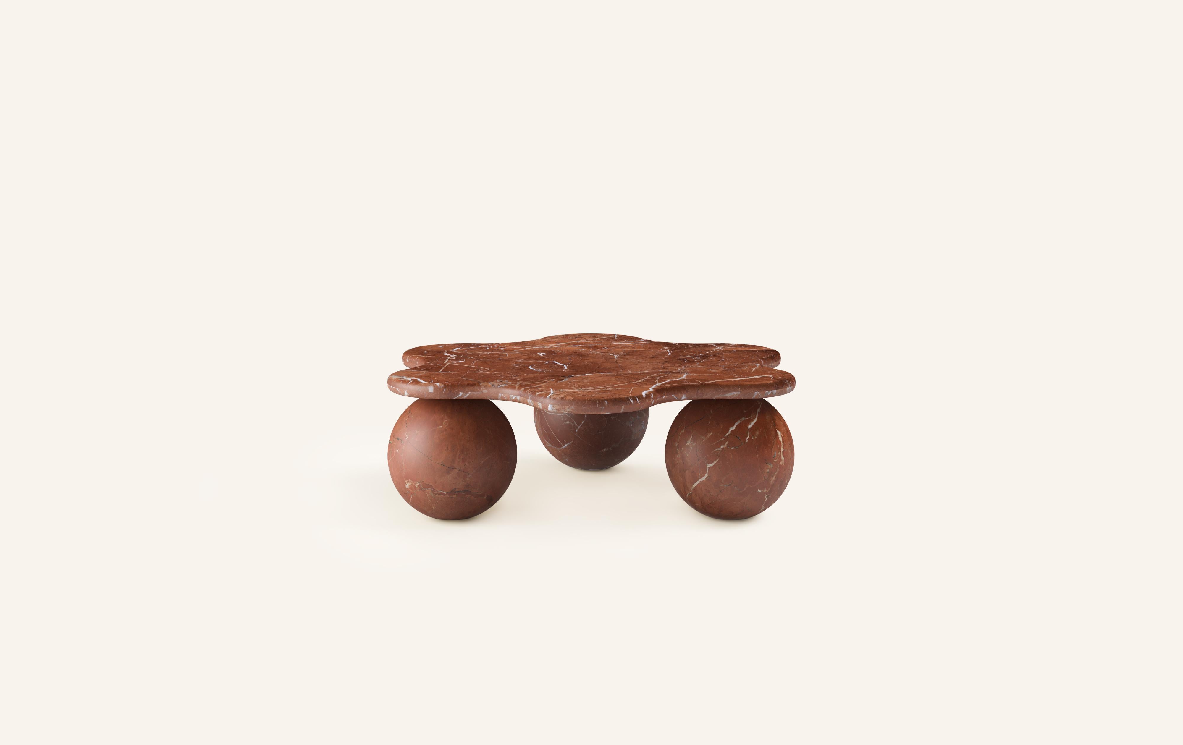 UNE ODE AU DESIGN MODERNISTE. LA GÉOMÉTRIE DE PALLAS A ÉTÉ MÉTICULEUSEMENT ÉLABORÉE, CHAQUE RAYON DE VAGUE S'ALIGNANT PARFAITEMENT SUR LE DIAMÈTRE DE CHAQUE BOULE SITUÉE EN DESSOUS.

DIMENSIONS :
42 