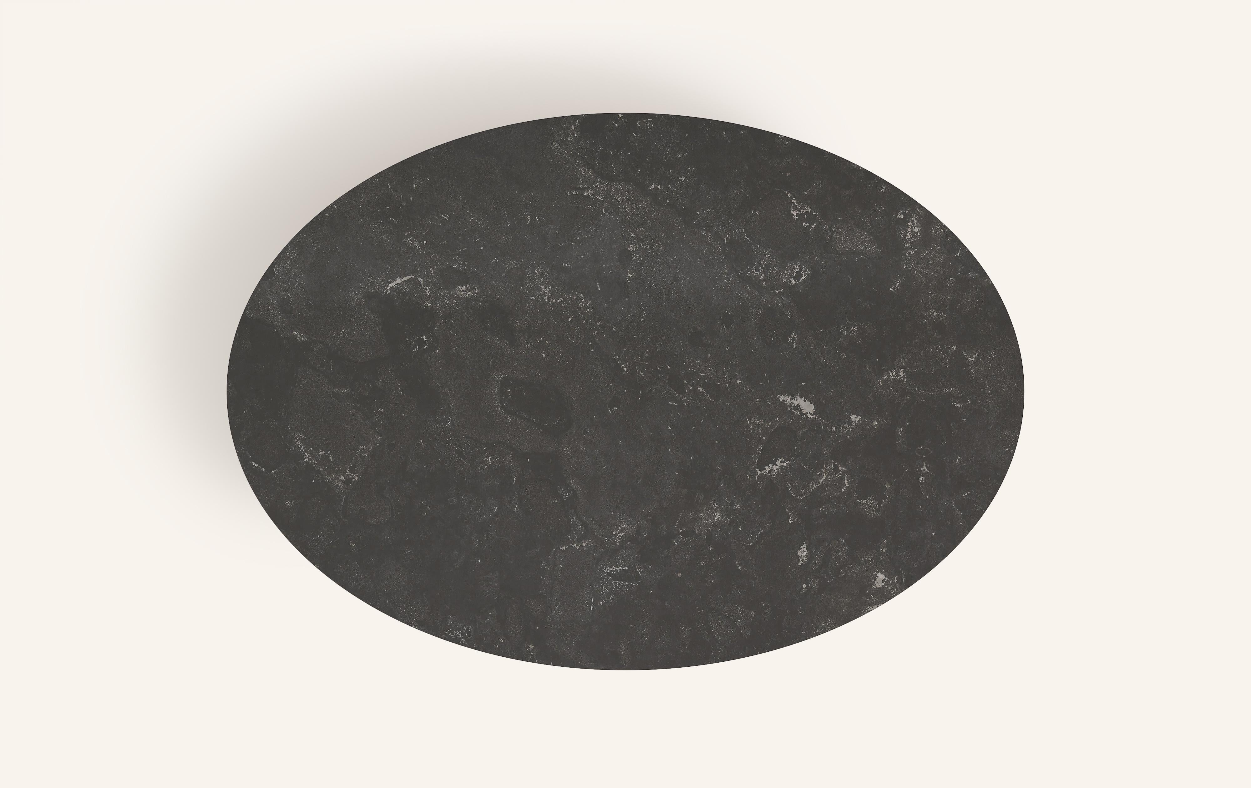 FORM(LA) Sfera table basse ovale 72 L x 48 W x 16 H Nero Petite Granite Neuf - En vente à Los Angeles, CA