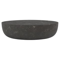 FORM(LA) Sfera Mesa baja ovalada 72 "L x 48 "A x 16 "H Nero Petite Granite