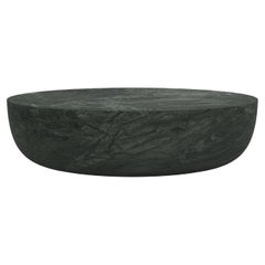 FORM(LA) Sfera Mesa baja ovalada 72 "L x 48 "A x 16 "A Mármol verde de Guatemala