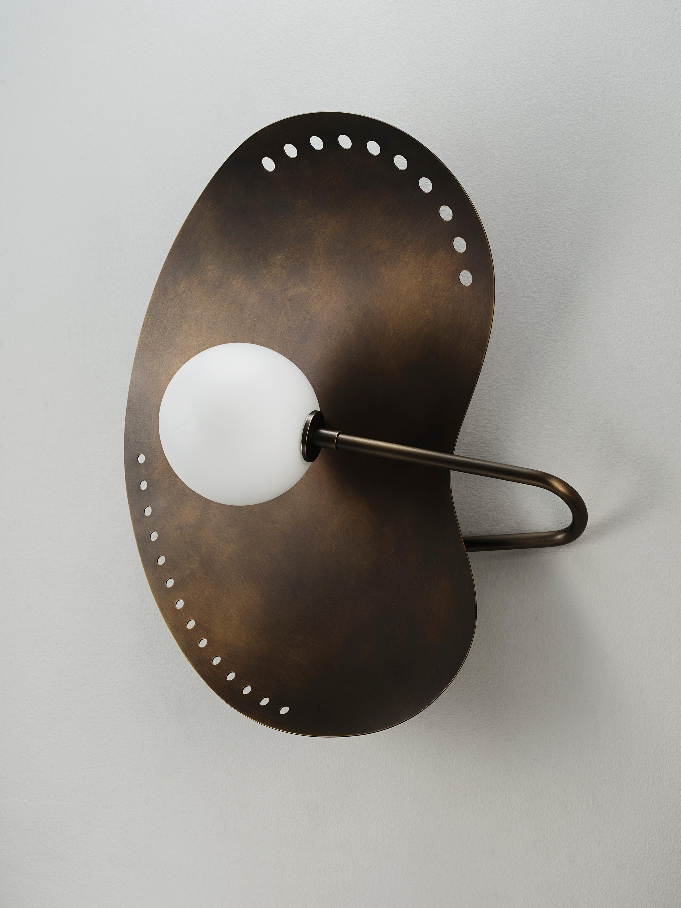 Aplique o Lámpara de Pared FORMOSA en Bronce by Blueprint Lighting en Nuevo estado para la venta en New York, NY