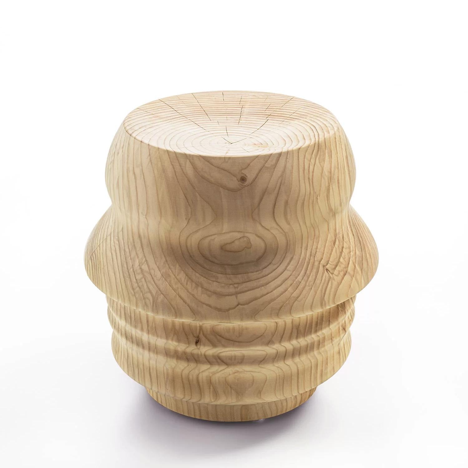 Cèdre Formes Tabouret en cèdre en vente