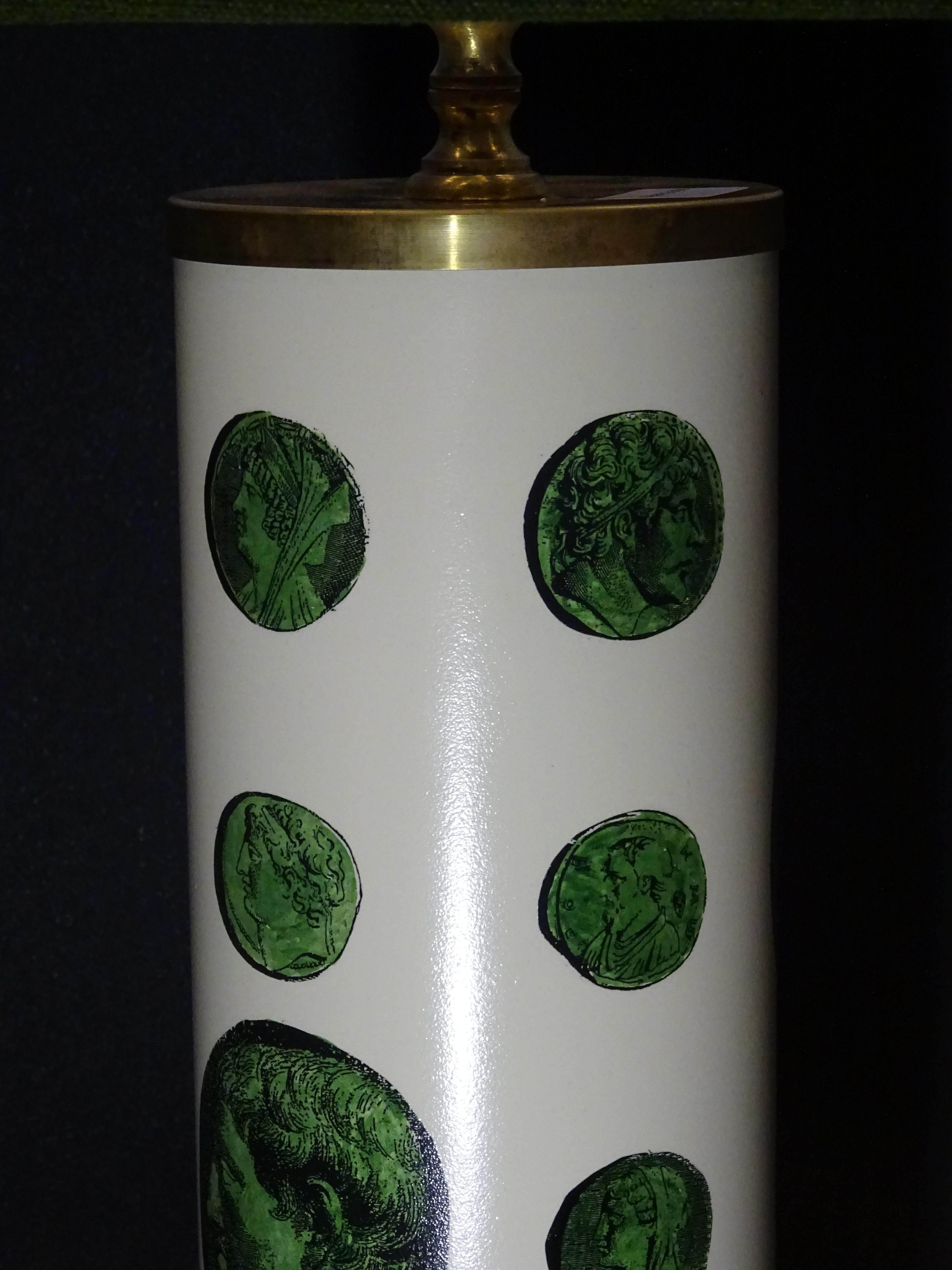 Fornasetti 1970s Green White Italian Table Lamp with a Green Shade, Label In Good Condition In Valladolid, ES