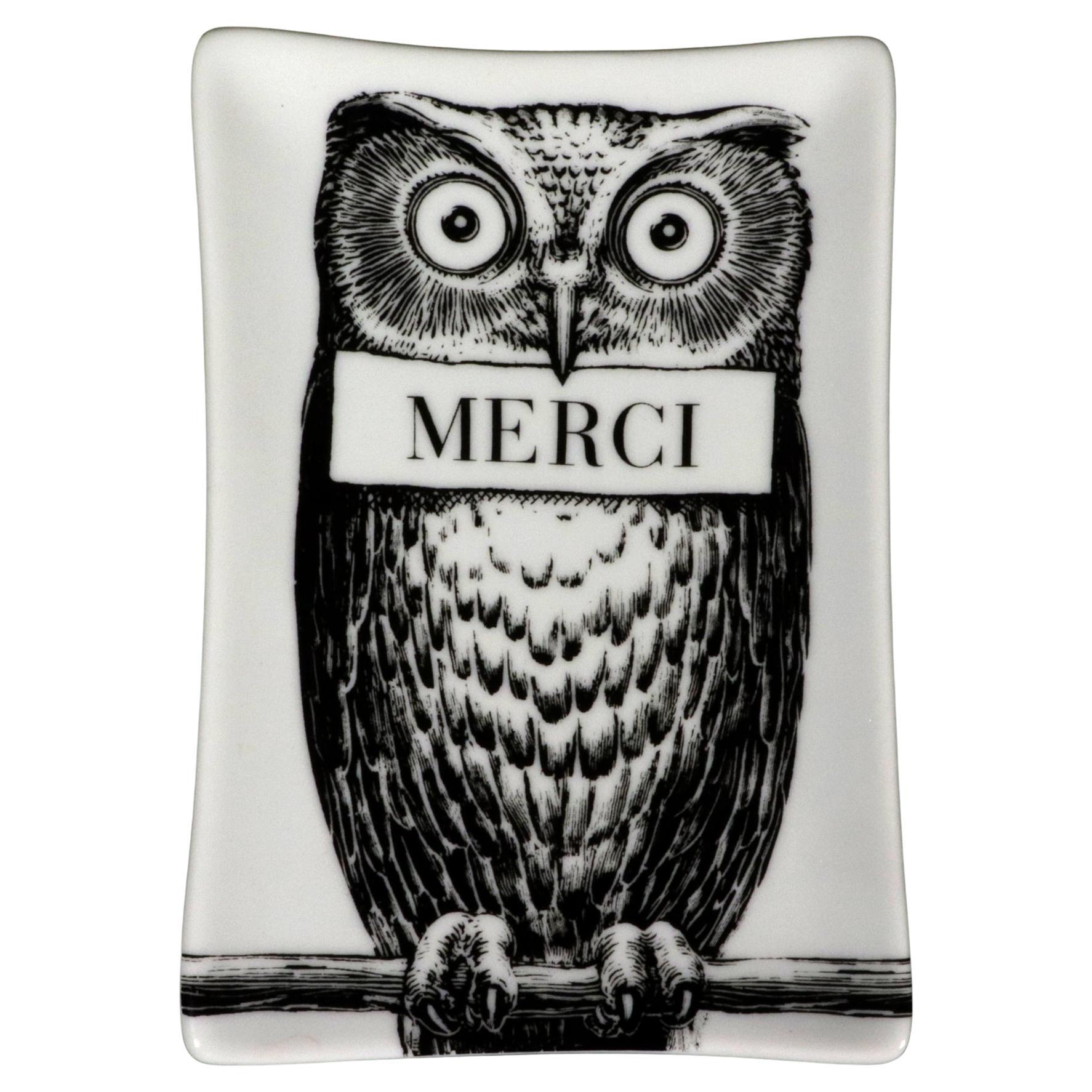 Fornasetti Atelier A Keramiktablett mit Eule verziert im Angebot