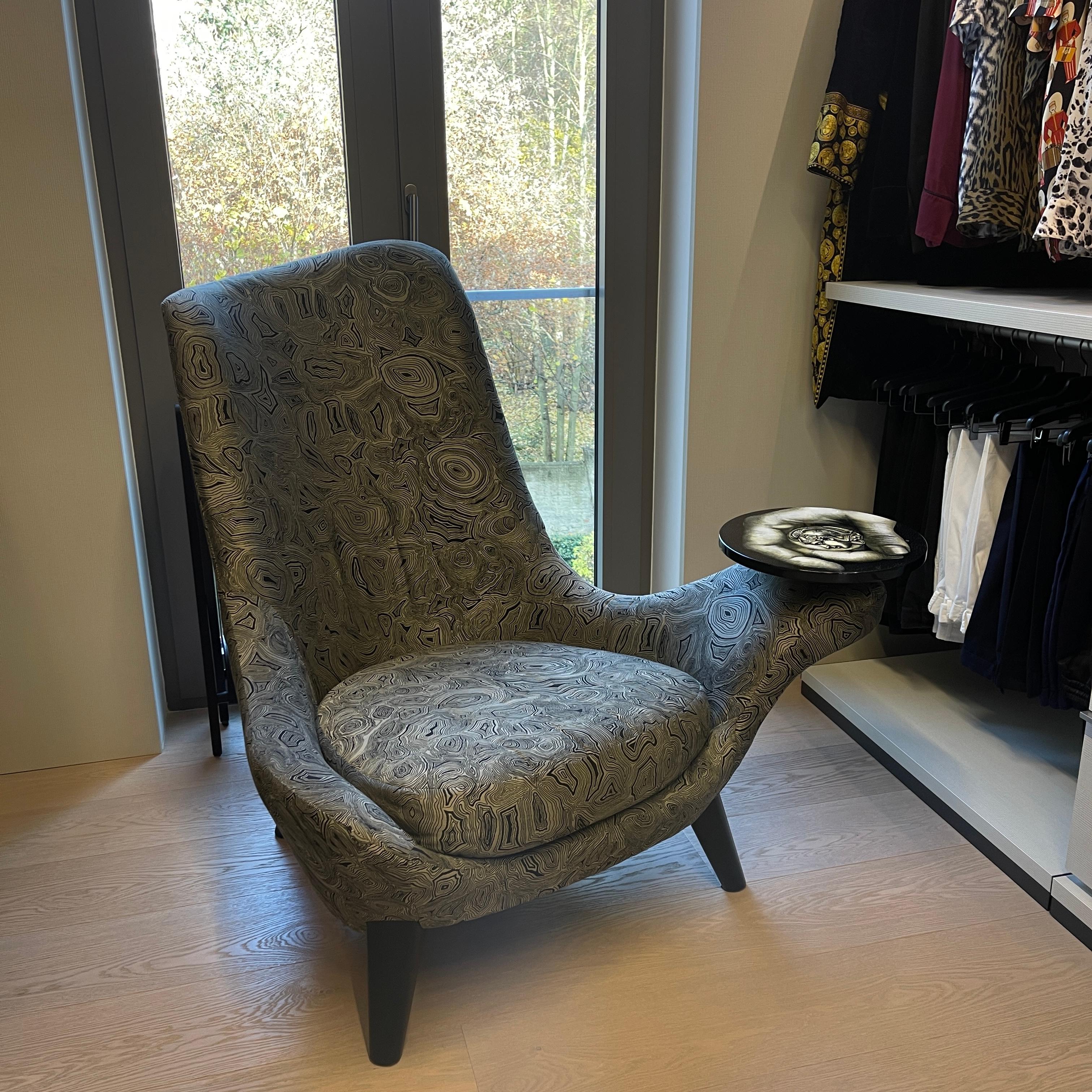 Dieser seltene maßgefertigte Fornasetti-Sessel 