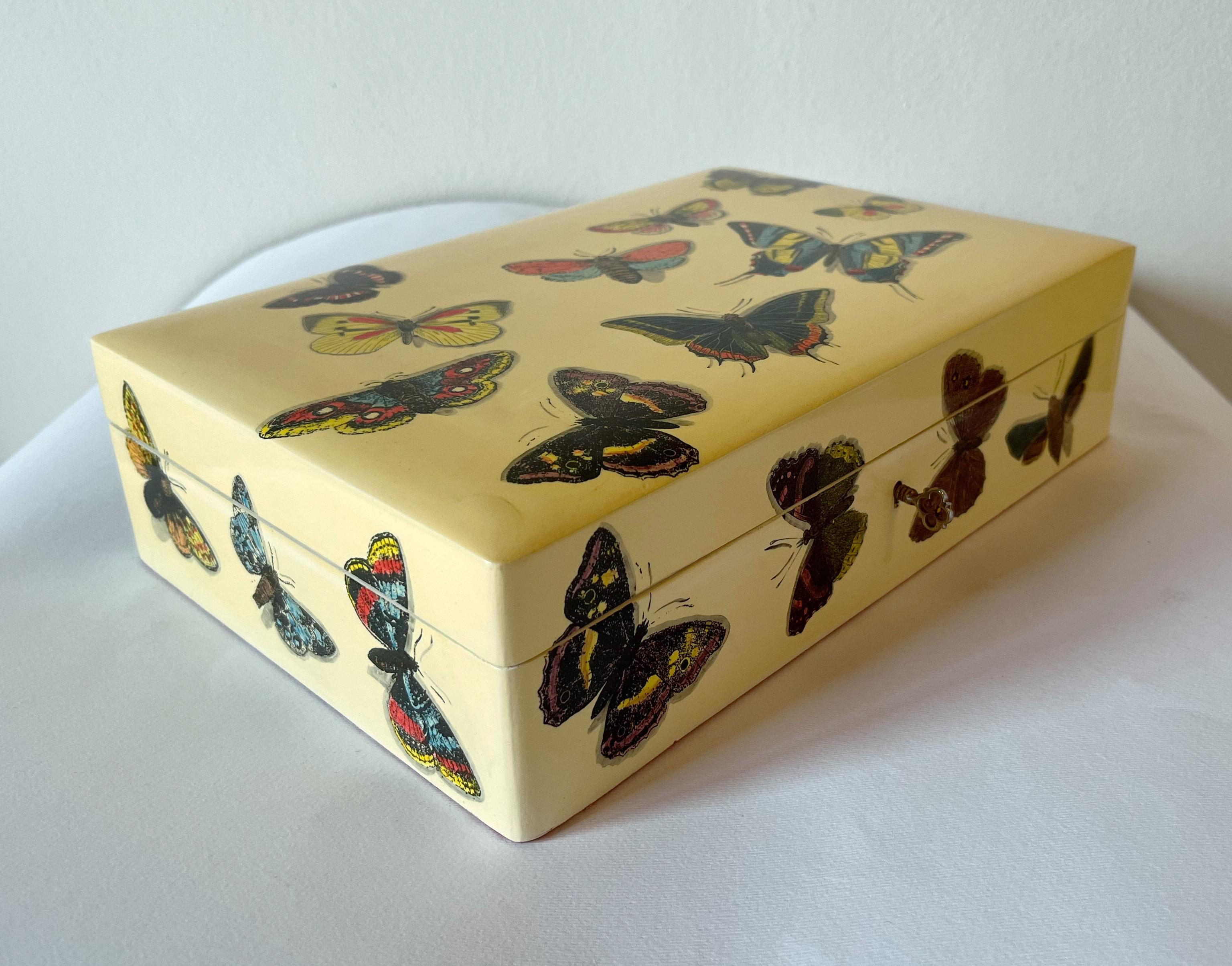 Mid-Century Modern FORNASETTI Boîte à bijoux papillon en vente