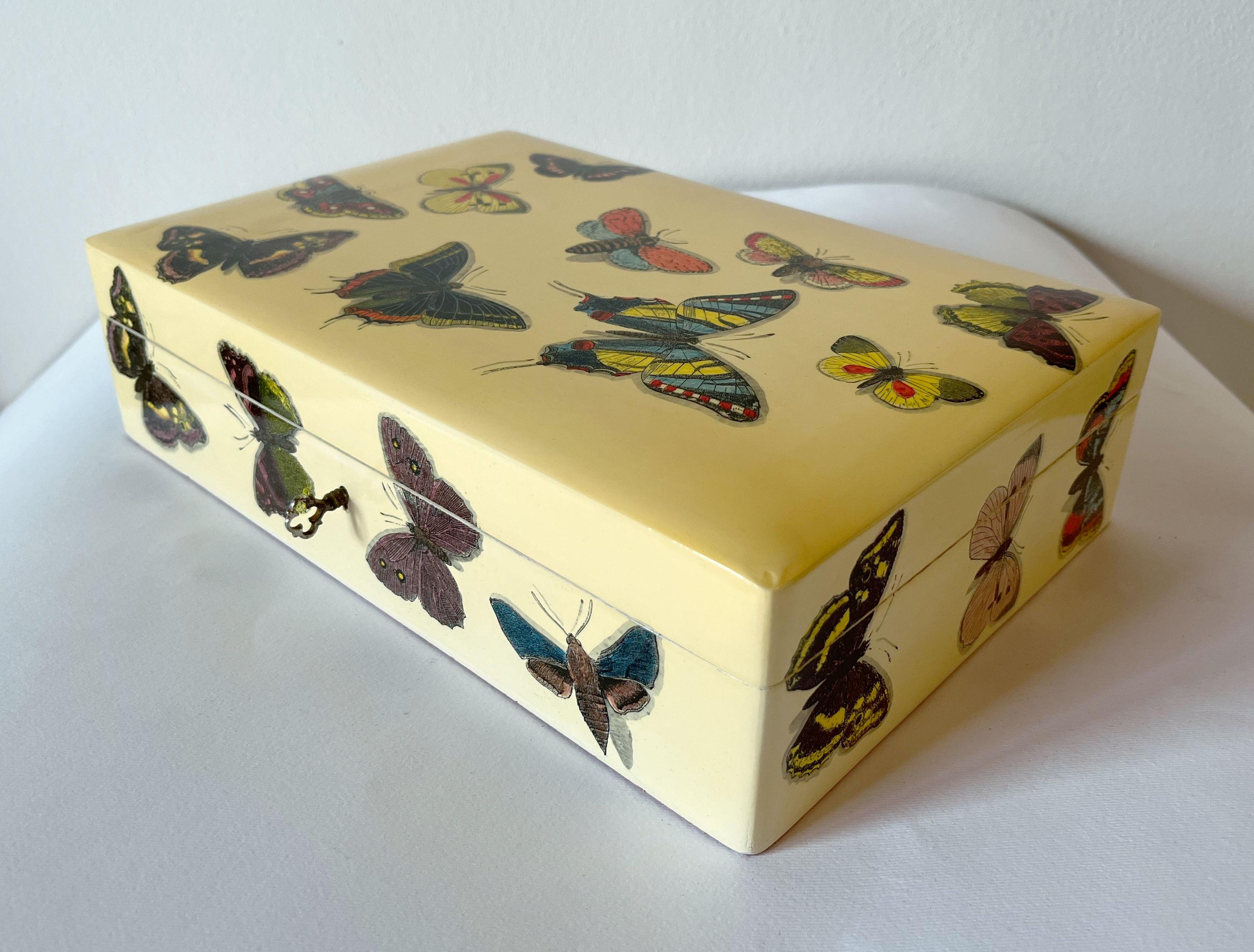 italien FORNASETTI Boîte à bijoux papillon en vente