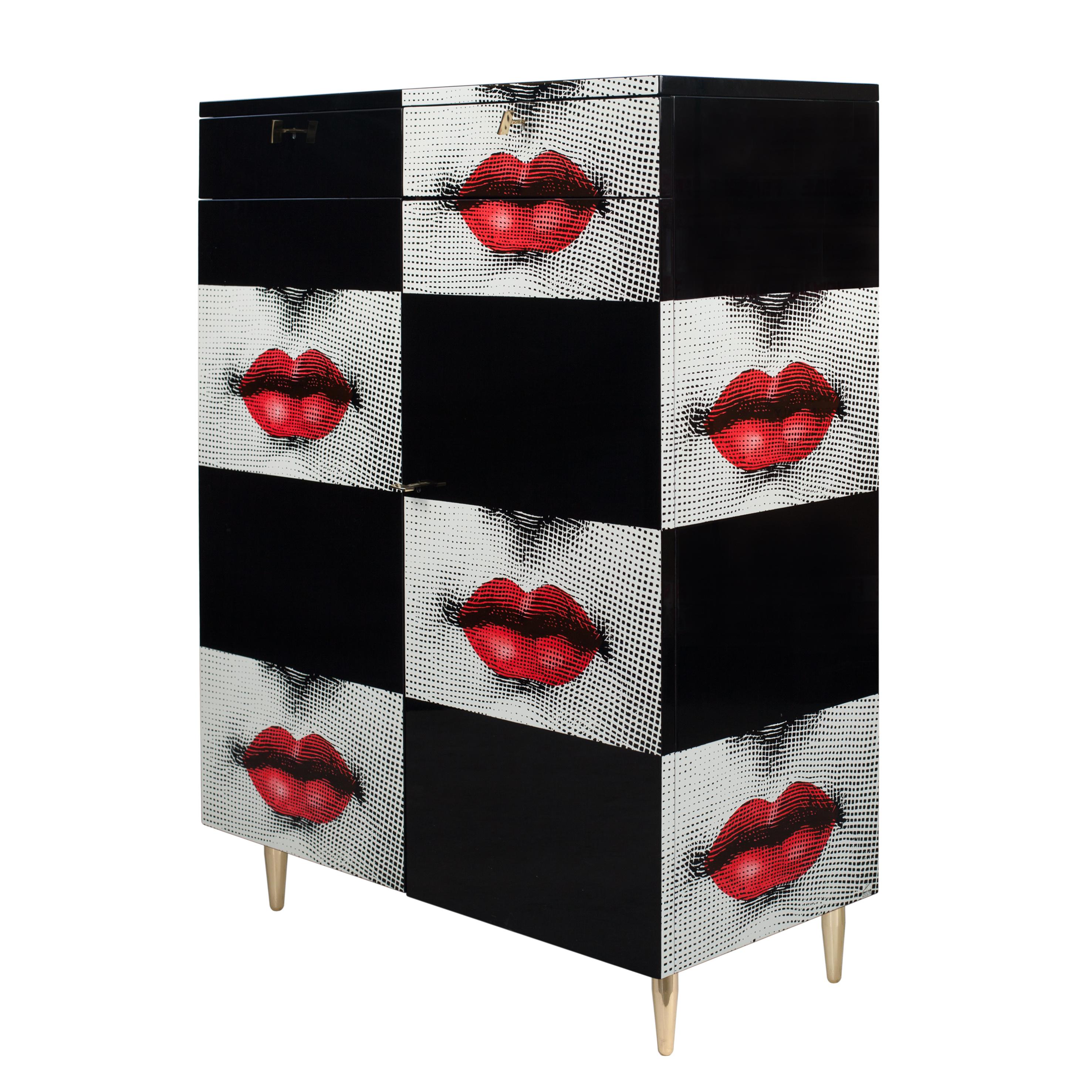 kiss cabinets