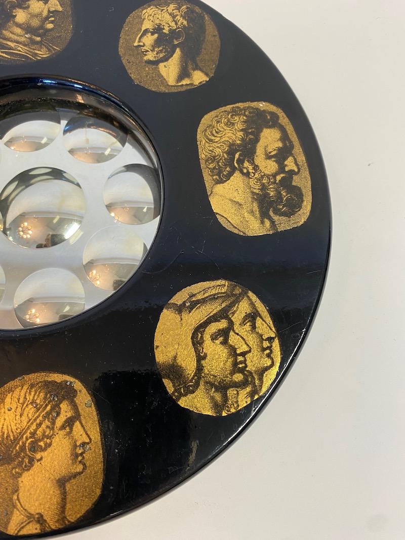 Espejo Fornasetti Cammei mediados del siglo XX en venta
