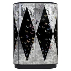 Meuble de rangement incurvé Fornasetti Volo Magico papillons en bois coloré à la main
