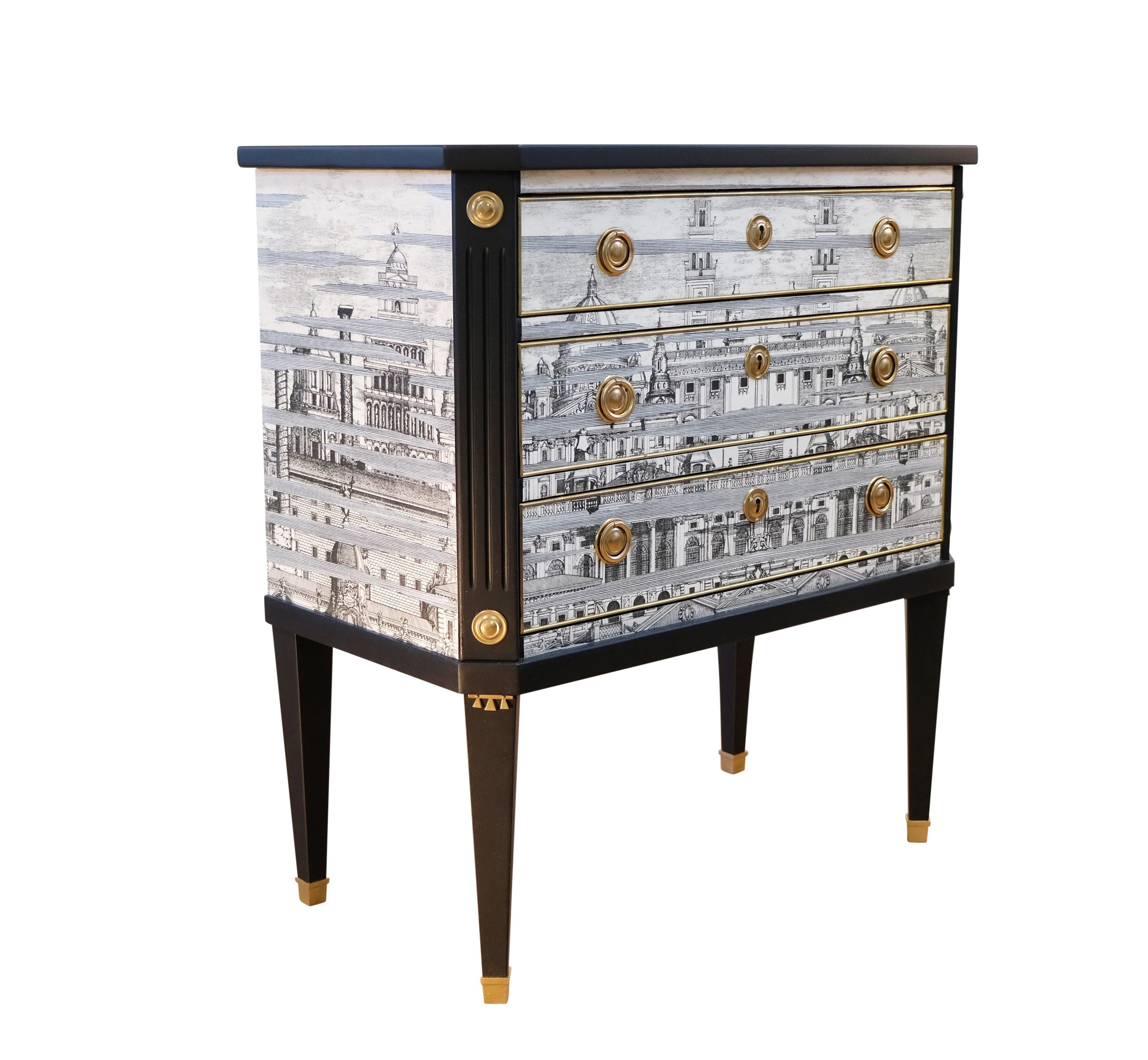 Gustavian chest with Fornasetti Ancient Rome Design and Natural Marble Top. Original cast brass fittings to the drawers and legs. 

Width: 70cm / 27.6