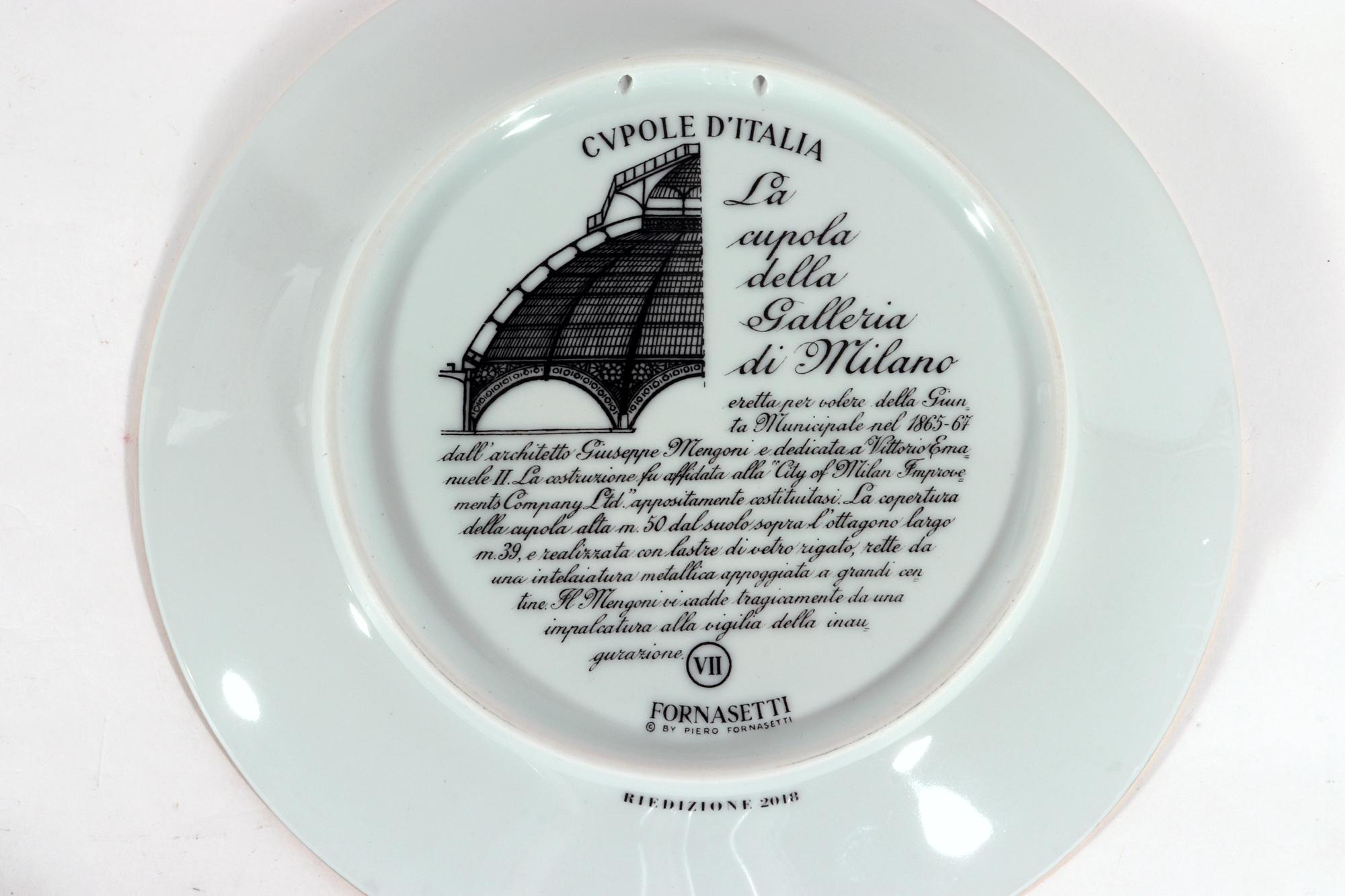 Fornasetti Dome Teller, Kuppel Galleria Di Milano Nummer 7 in Serie (Italienisch) im Angebot